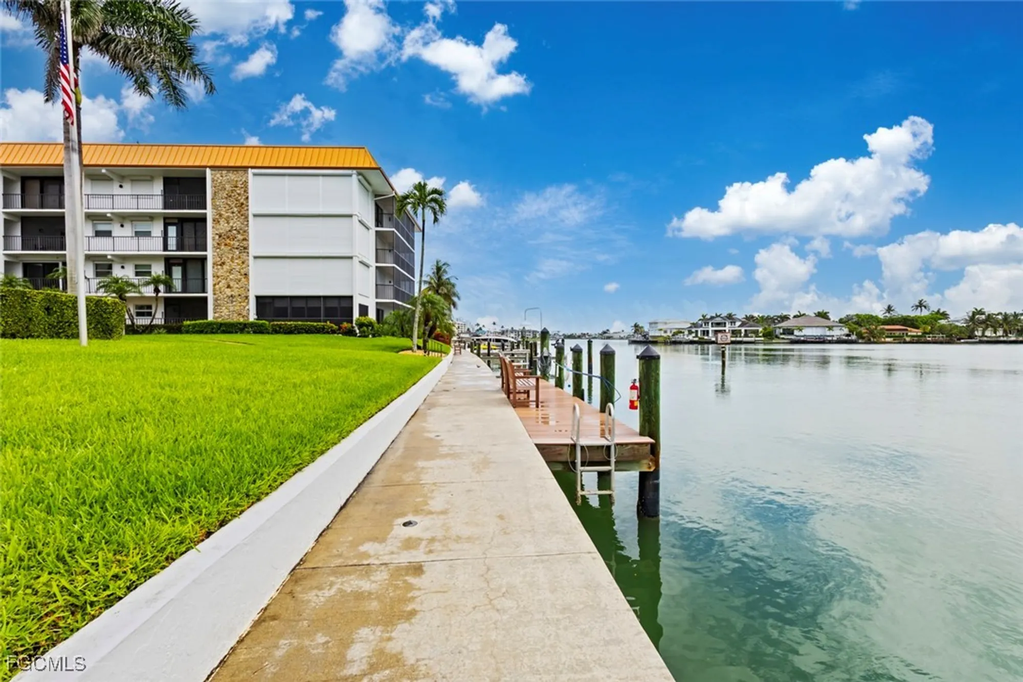 Property Slideshow image 28 of 38 | 2900 gulf shore blvd 111, Naples, FL, 34103