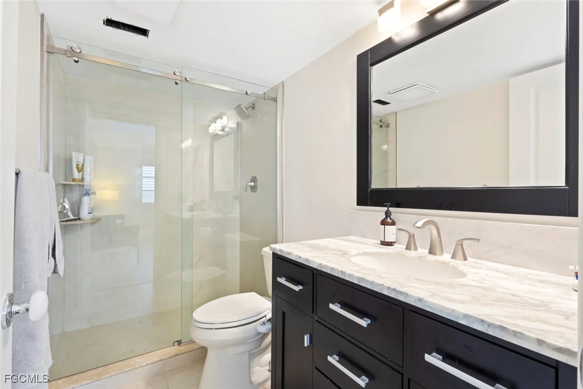 Property Slideshow image 21 of 38 | 2900 gulf shore blvd 111, Naples, FL, 34103