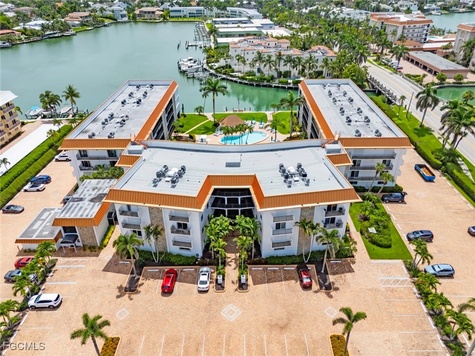 Property Slideshow image 36 of 38 | 2900 gulf shore blvd 111, Naples, FL, 34103