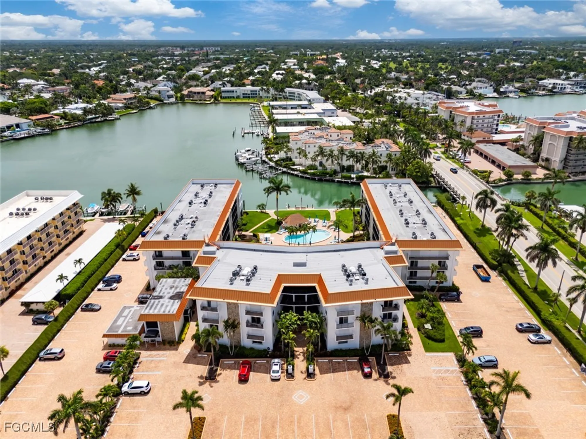 Property Slideshow image 31 of 38 | 2900 gulf shore blvd 111, Naples, FL, 34103