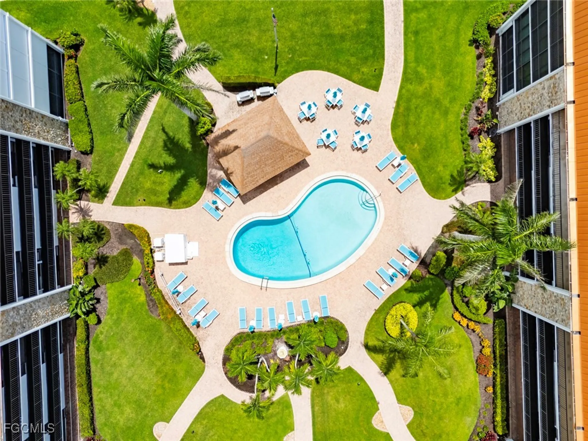 Property Slideshow image 33 of 38 | 2900 gulf shore blvd 111, Naples, FL, 34103