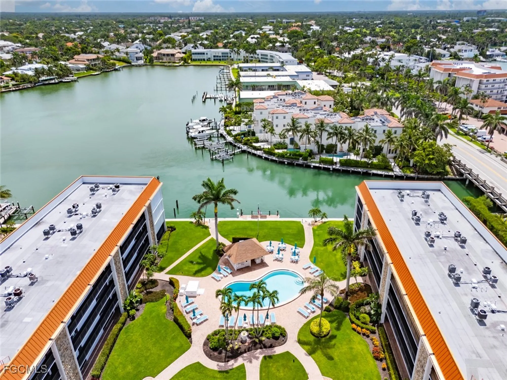 Property Slideshow image 4 of 38 | 2900 gulf shore blvd 111, Naples, FL, 34103