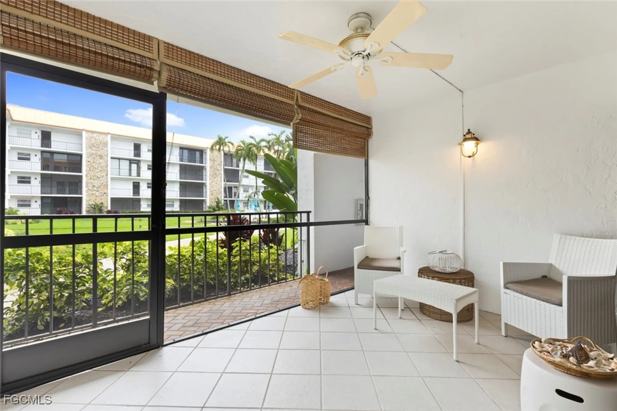 Property Slideshow image 6 of 38 | 2900 gulf shore blvd 111, Naples, FL, 34103