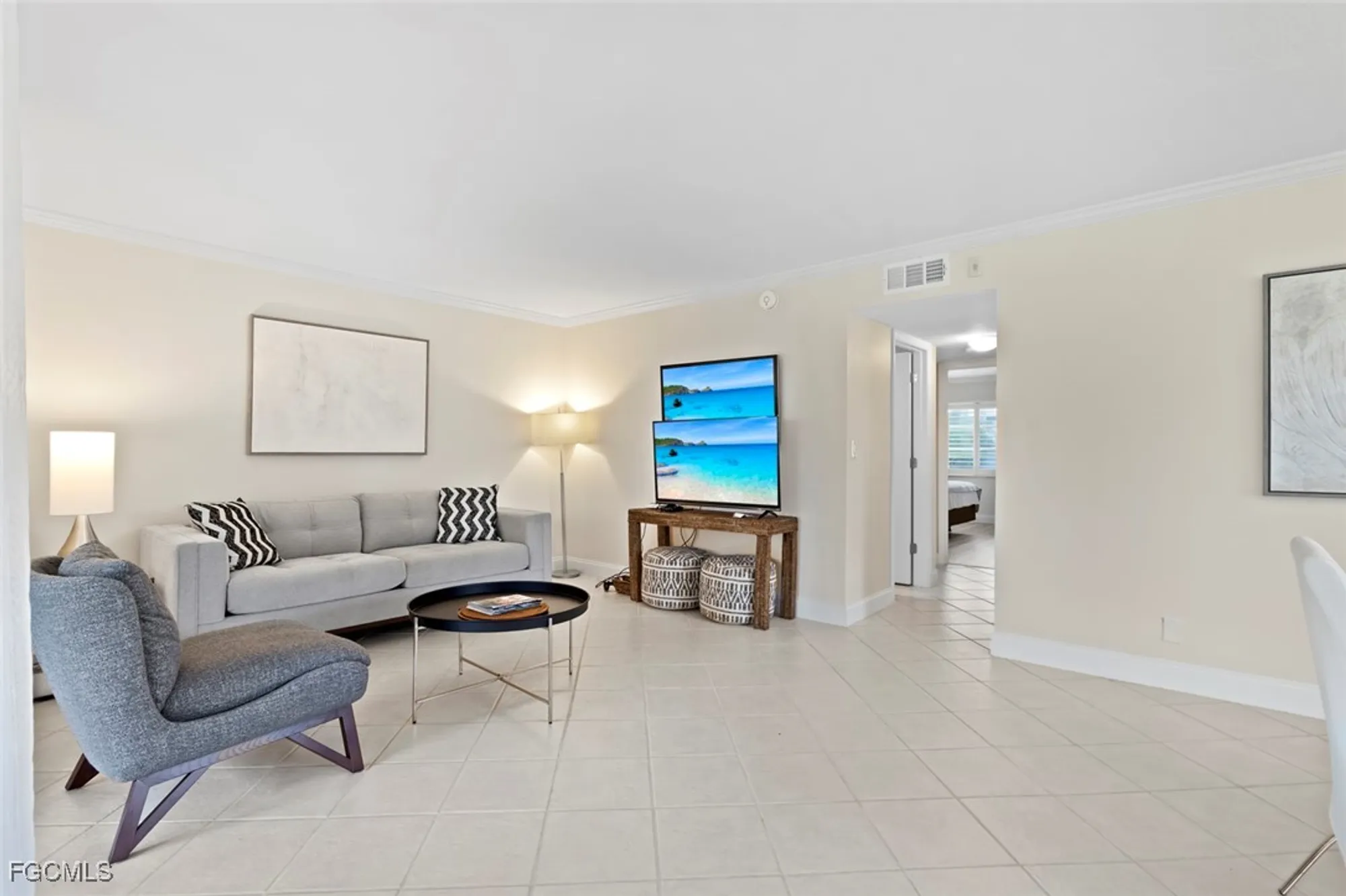 Property Slideshow image 8 of 38 | 2900 gulf shore blvd 111, Naples, FL, 34103