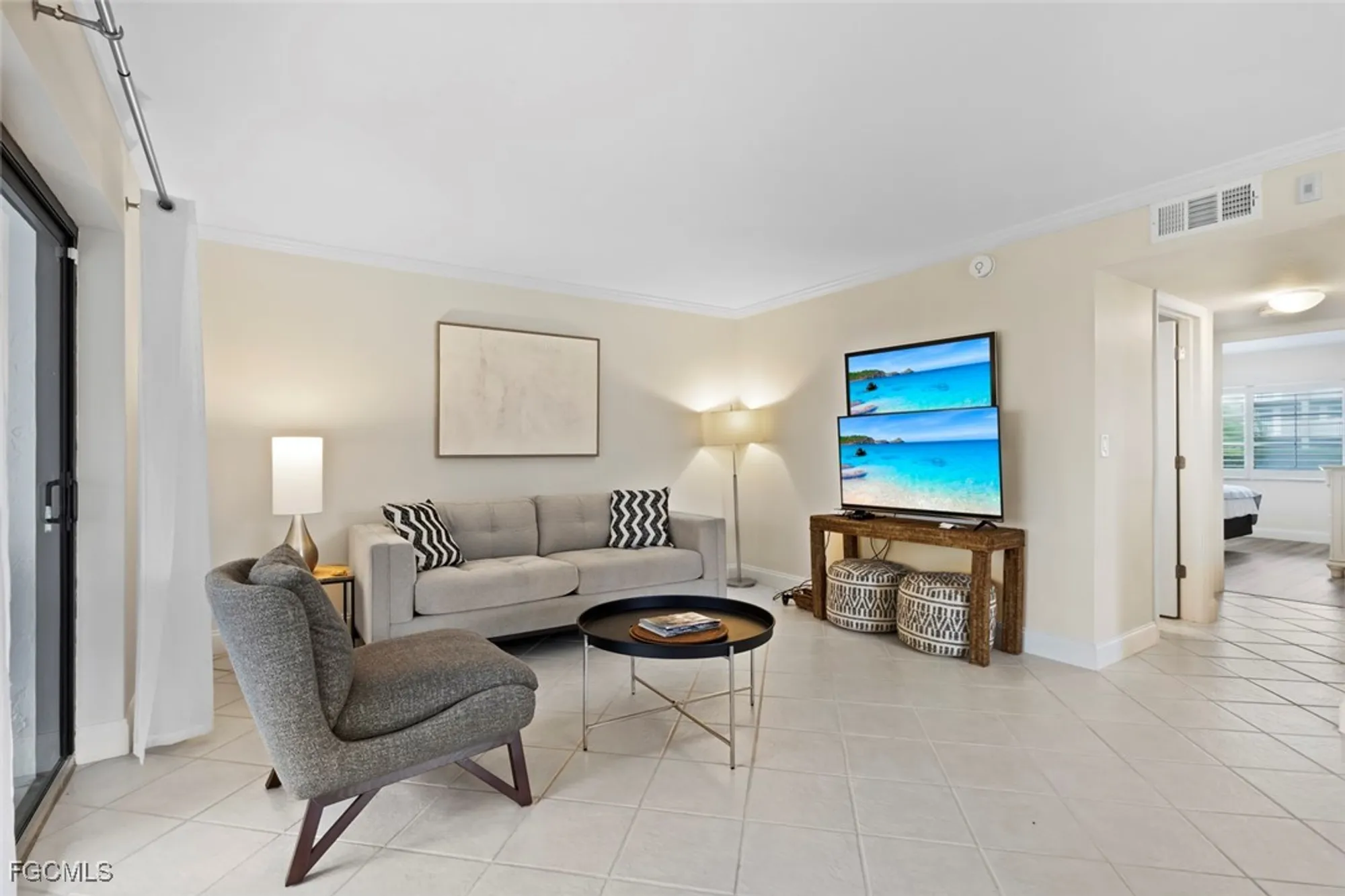 Property Slideshow image 9 of 38 | 2900 gulf shore blvd 111, Naples, FL, 34103