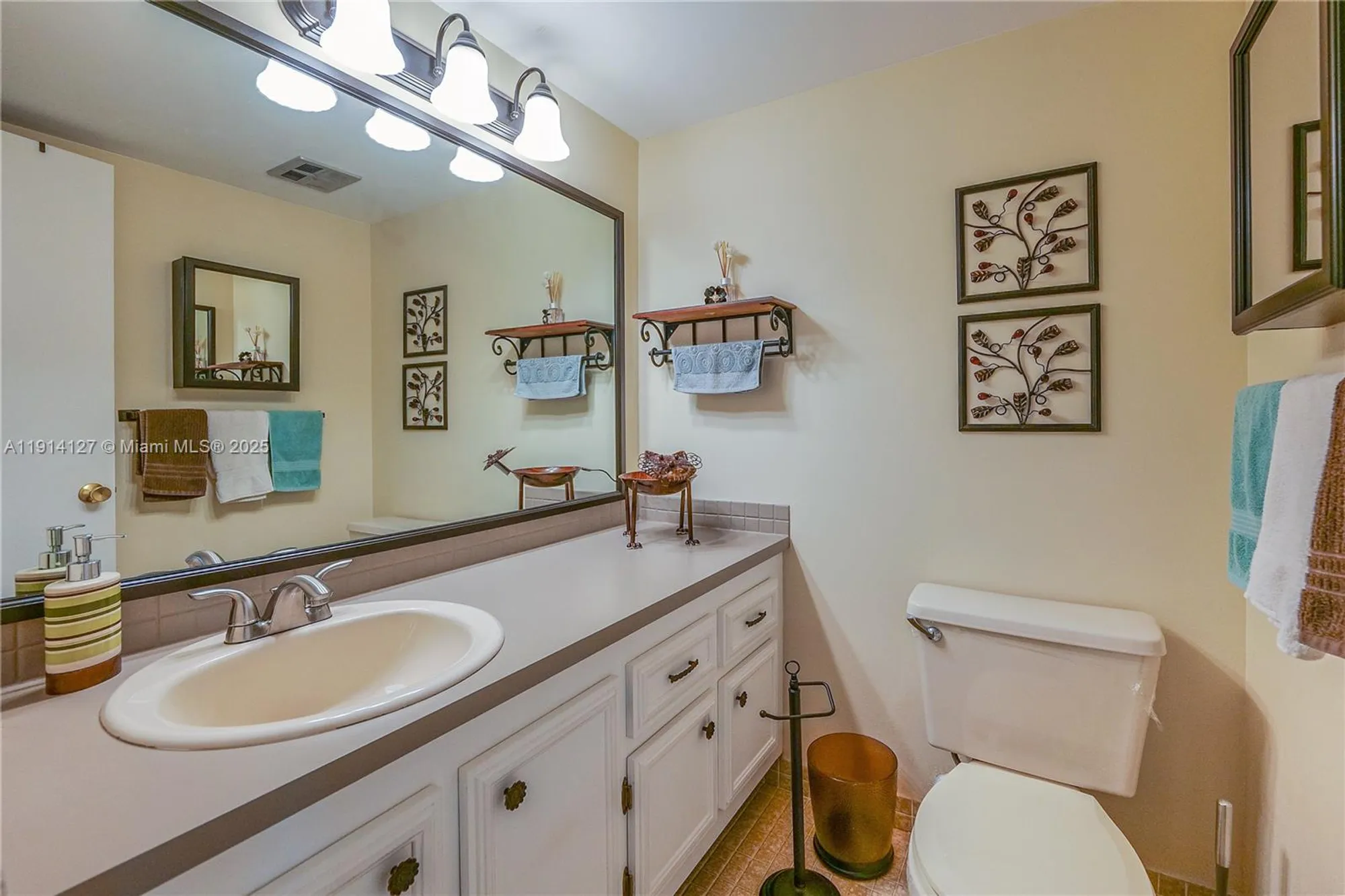 Property Slideshow image 17 of 34 | 4751 nw 21st st 515, Lauderhill, FL, 33313