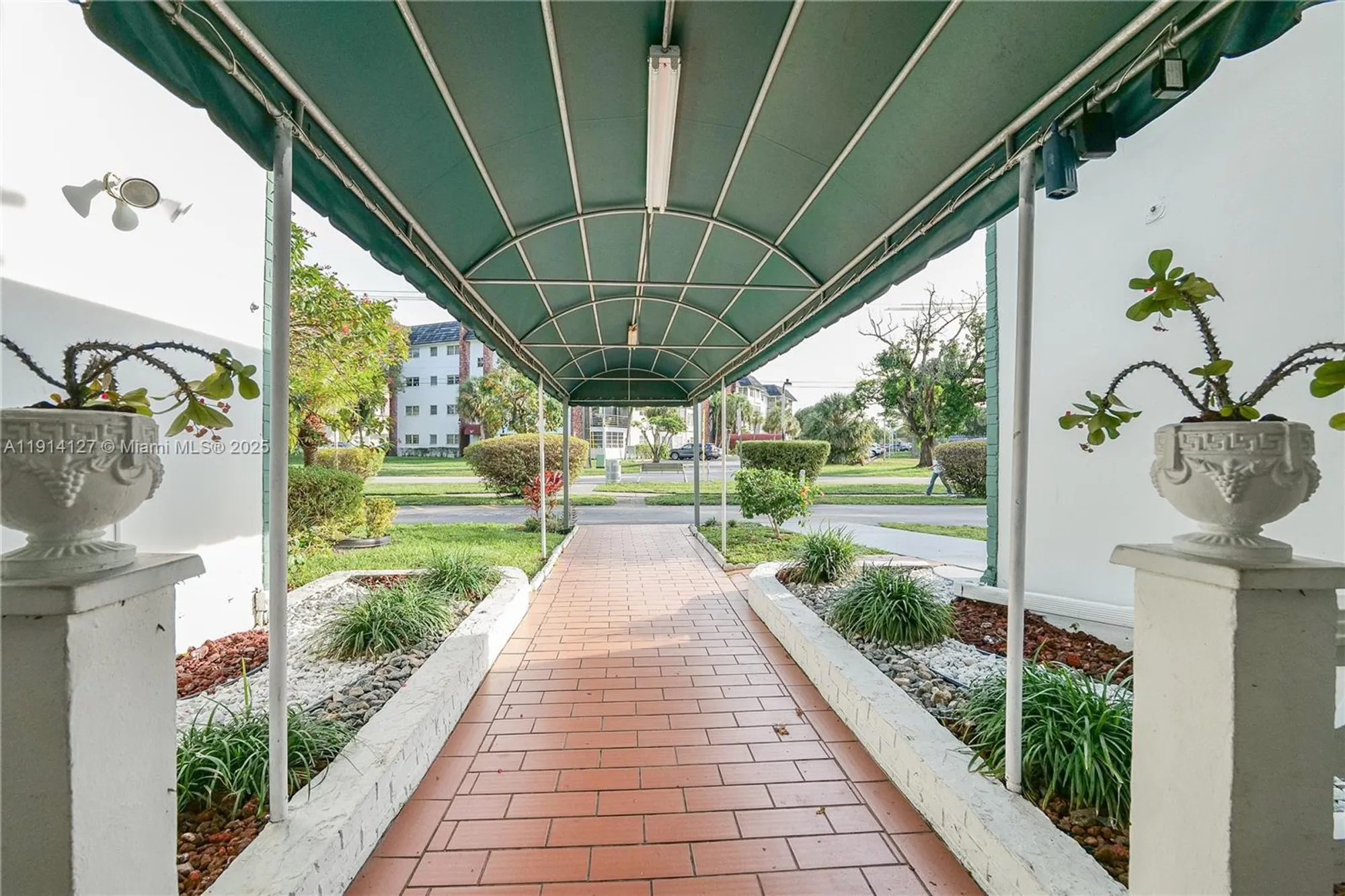 Property Slideshow image 20 of 34 | 4751 nw 21st st 515, Lauderhill, FL, 33313
