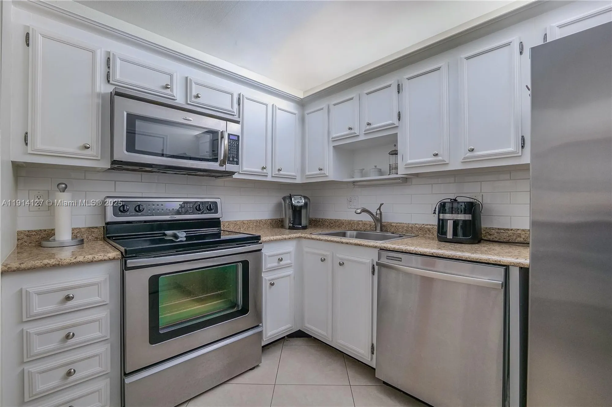 Property Slideshow image 9 of 34 | 4751 nw 21st st 515, Lauderhill, FL, 33313