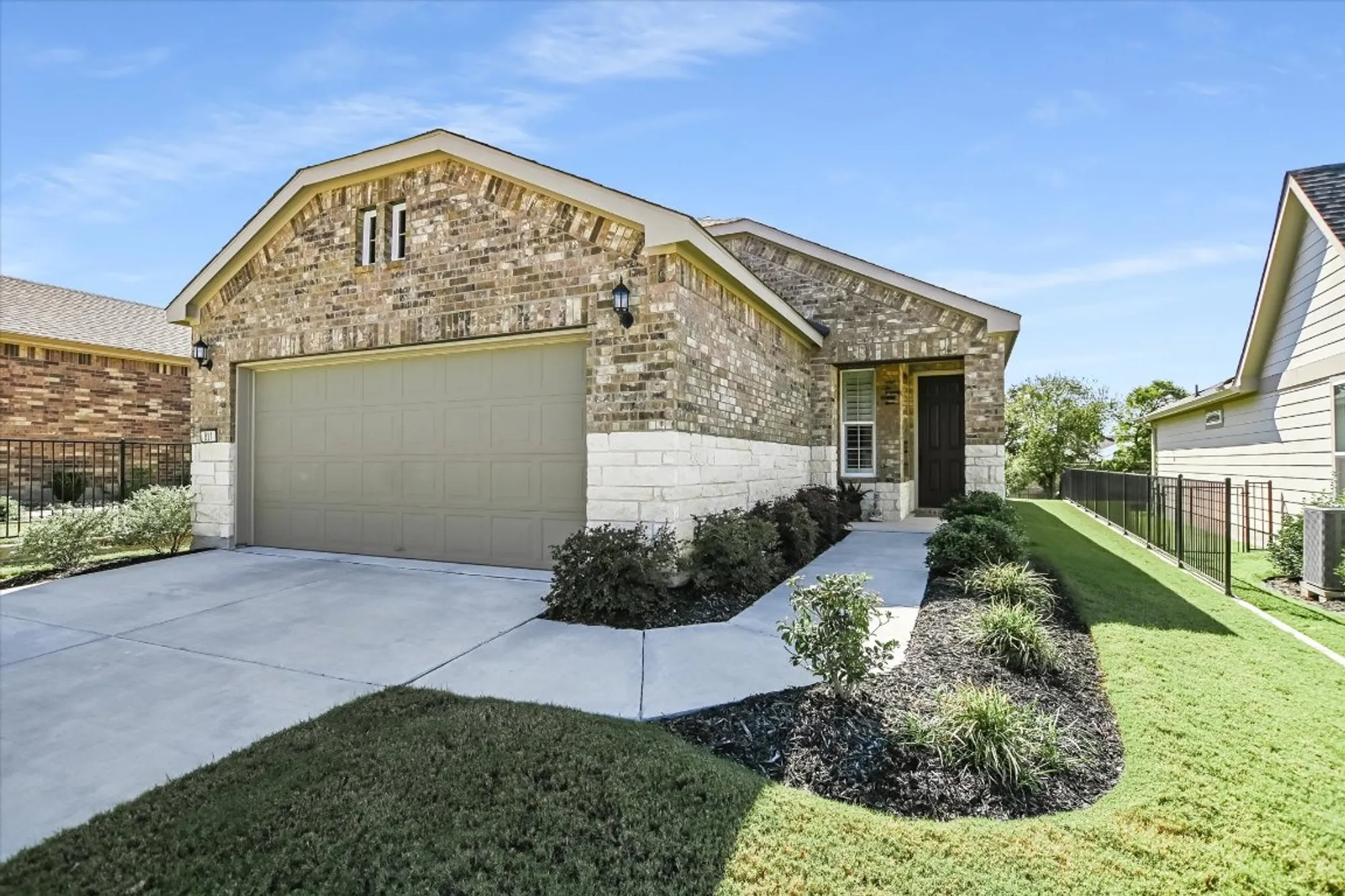Property Slideshow image 1 of 32 | 811 saratoga ln, Georgetown, TX, 78633