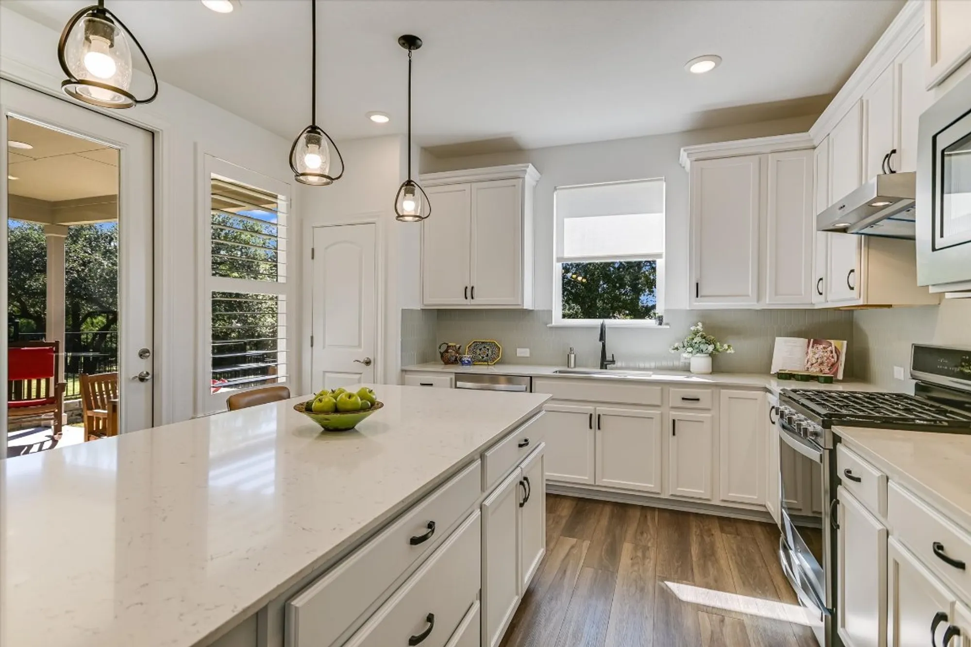 Property Slideshow image 6 of 32 | 811 saratoga ln, Georgetown, TX, 78633