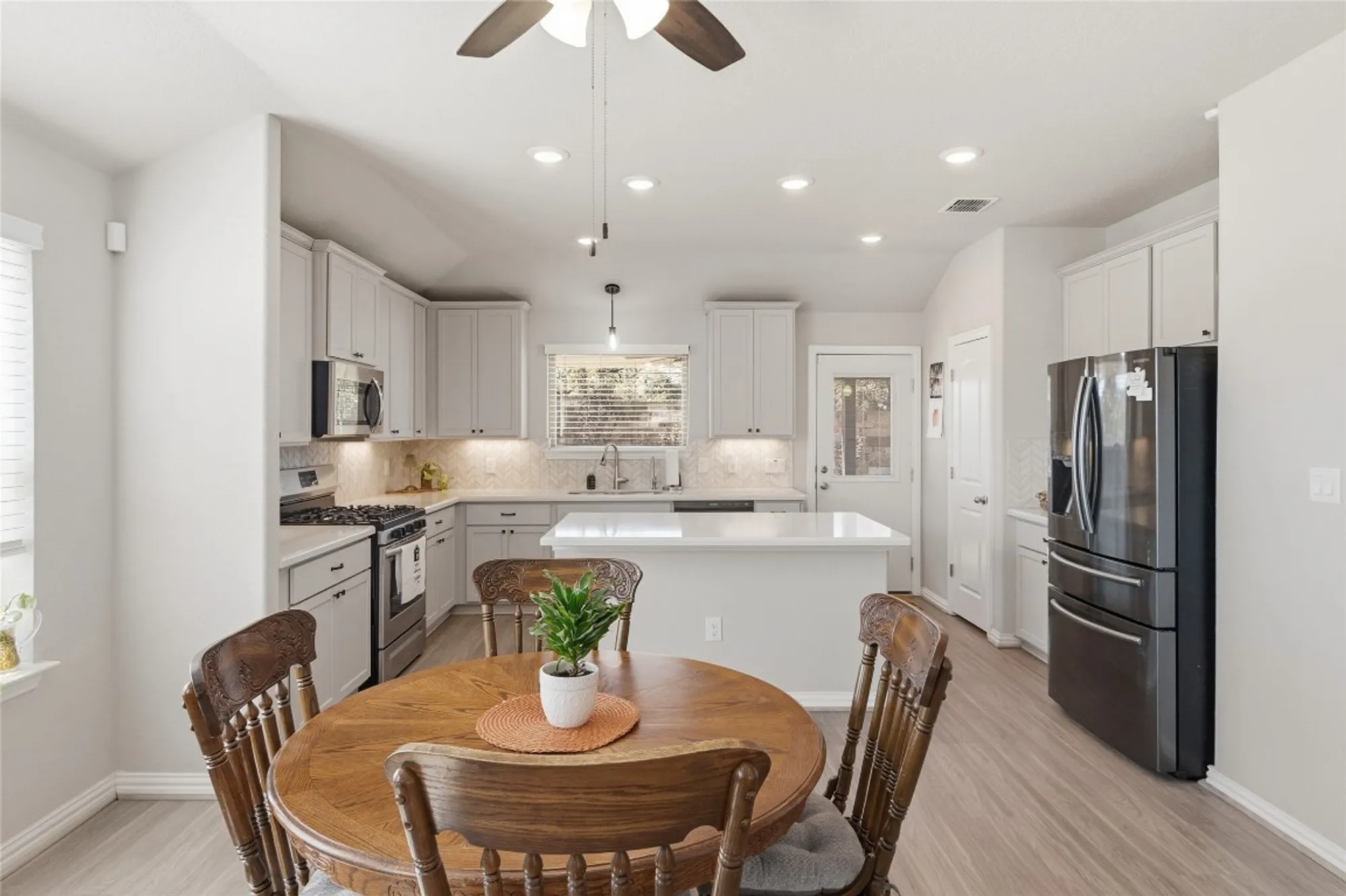 Property Slideshow image 11 of 30 | 605 jaboncillo st, New Braunfels, TX, 78132