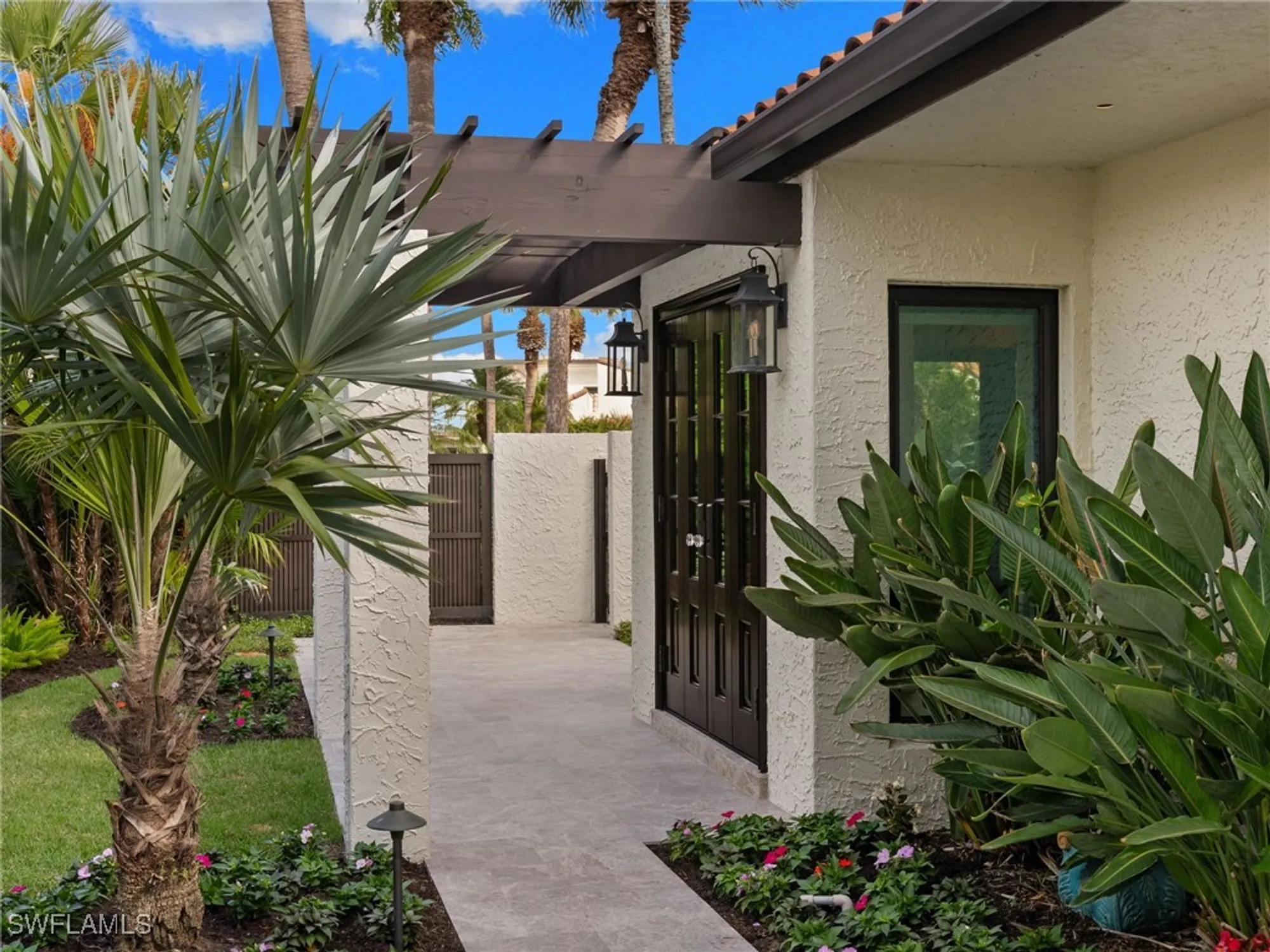 Property Slideshow image 21 of 34 | 572 tierra mar ln # 19, Naples, FL, 34108