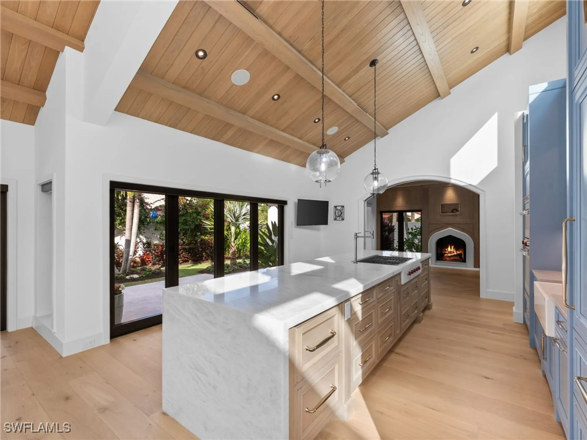 Property Slideshow image 5 of 34 | 572 tierra mar ln # 19, Naples, FL, 34108