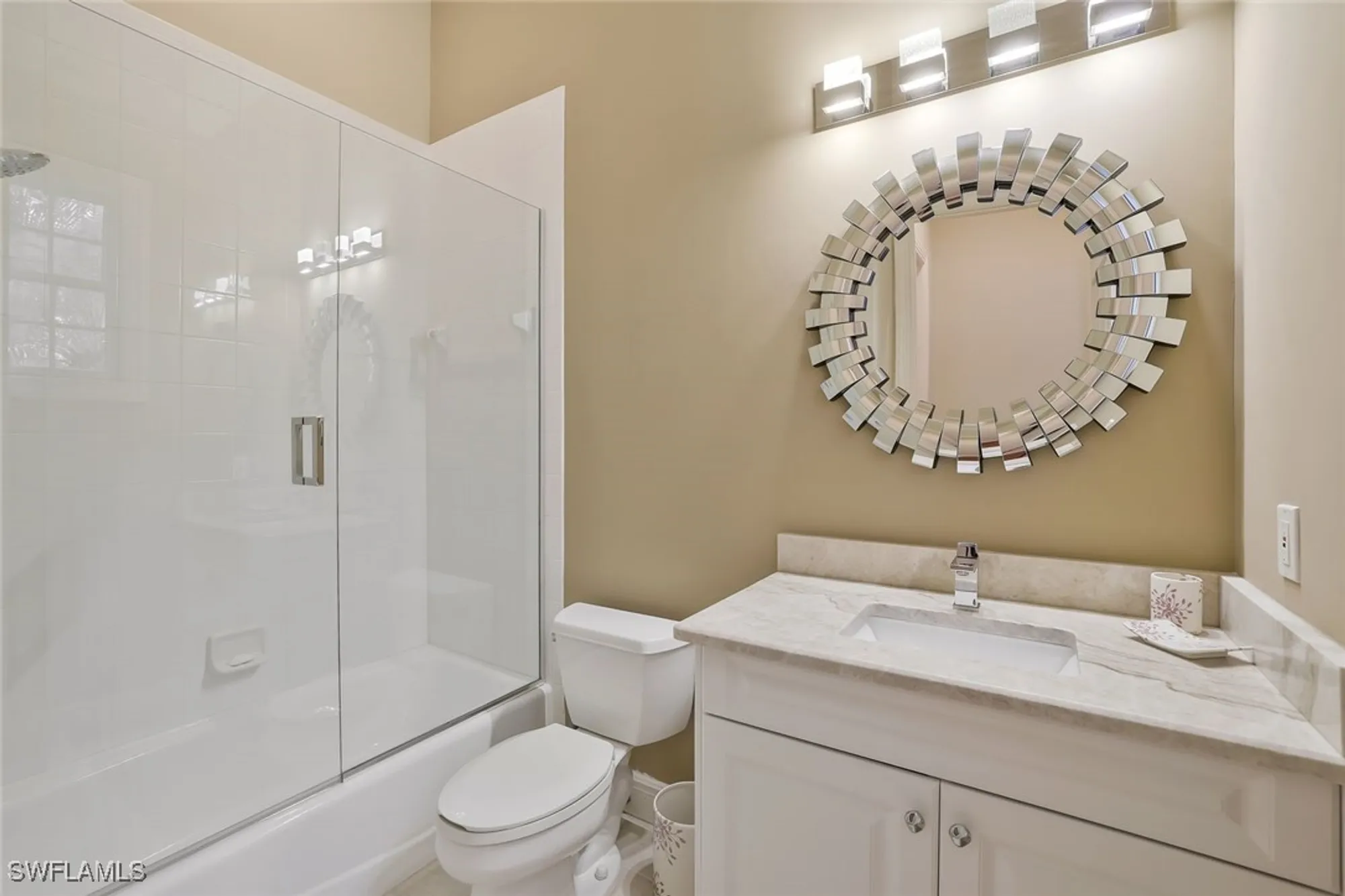 Property Slideshow image 14 of 29 | 910 villa florenza dr, Naples, FL, 34119
