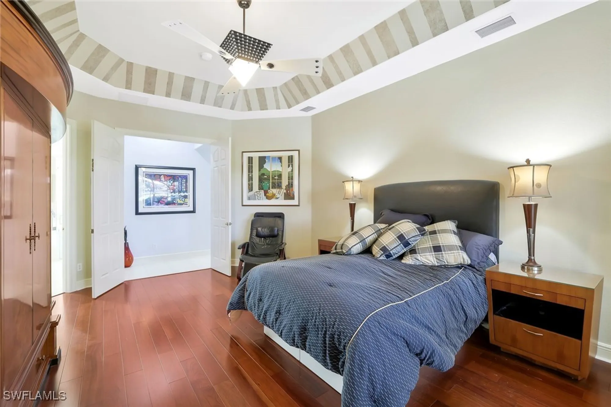 Property Slideshow image 10 of 29 | 910 villa florenza dr, Naples, FL, 34119