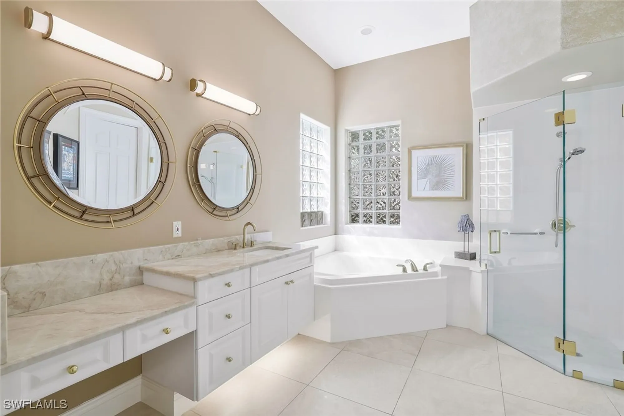 Property Slideshow image 11 of 29 | 910 villa florenza dr, Naples, FL, 34119