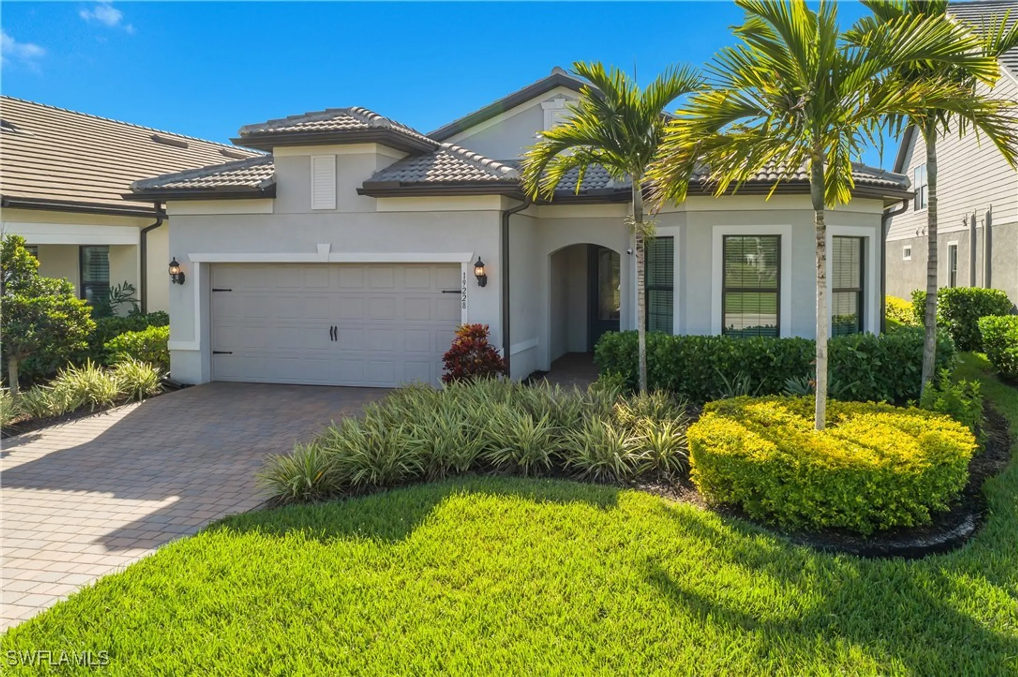 Property Slideshow image 37 of 48 | 19228 aqua shore dr, Fort Myers, FL, 33913