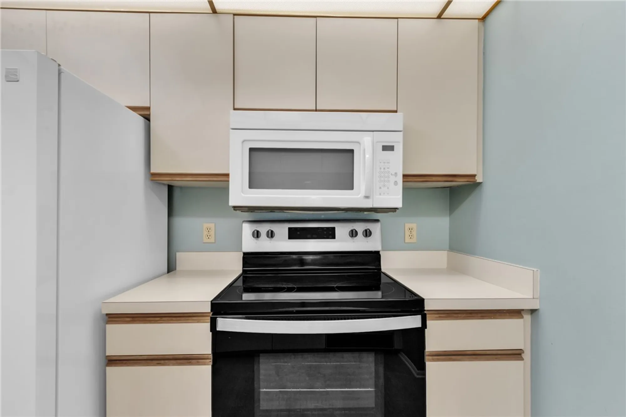 Property Slideshow image 4 of 35 | 29 plantation dr apt 202, Vero Beach, FL, 32966