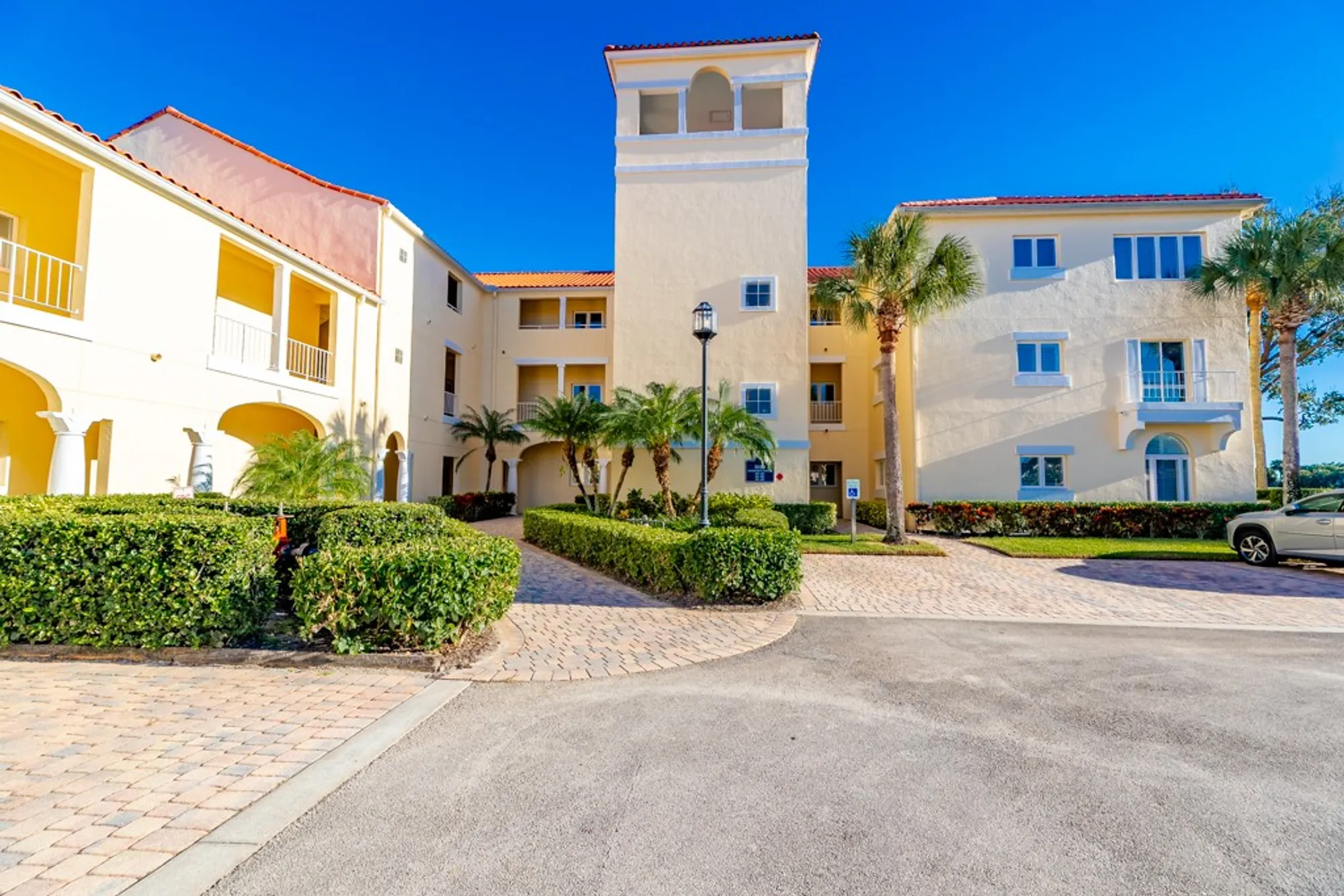 Property Slideshow image 1 of 36 | 5010 harmony cir apt 106, Vero Beach, FL, 32967