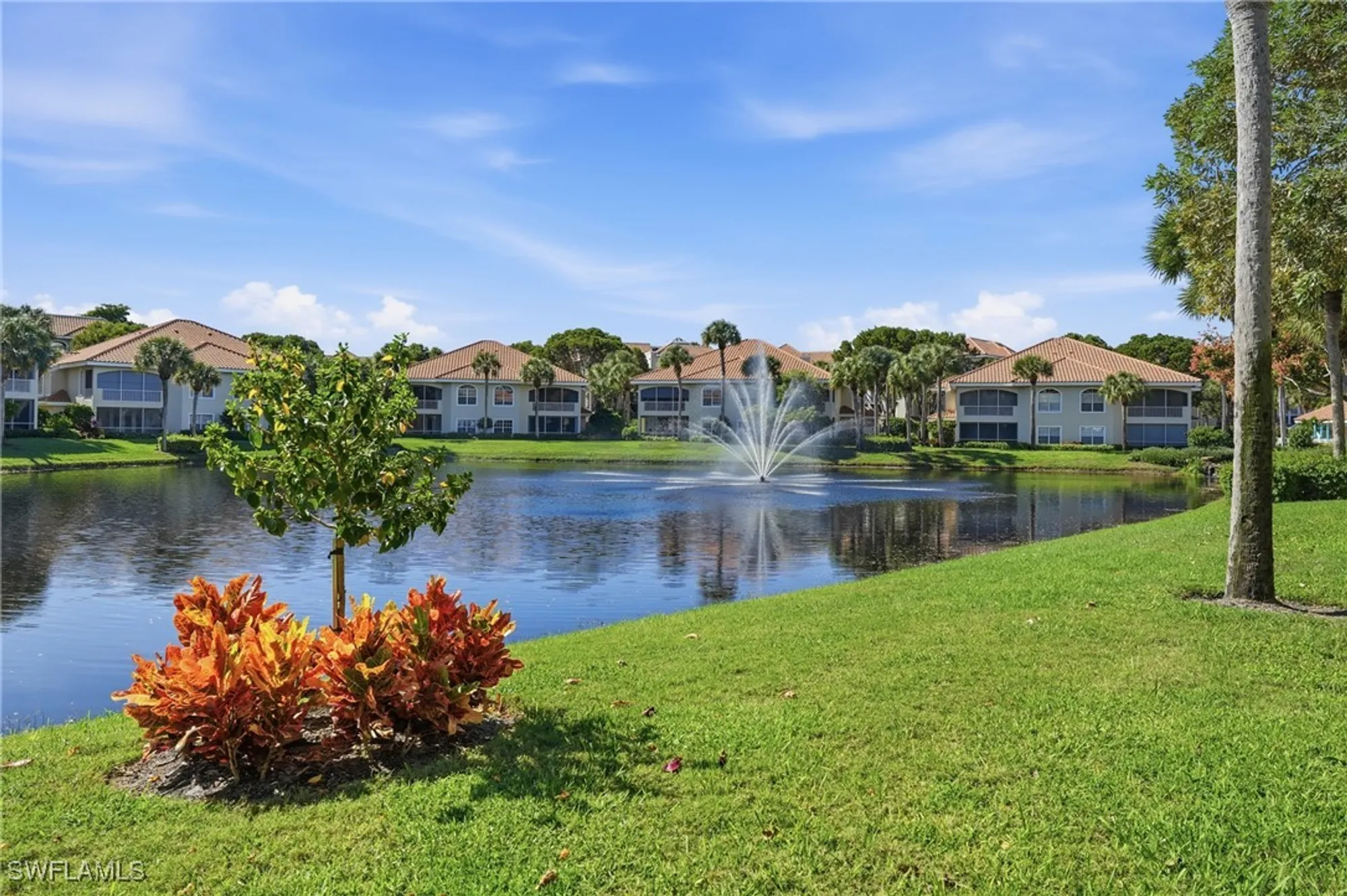 Property Slideshow image 12 of 32 | 8471 abbington cir 1112, Naples, FL, 34108