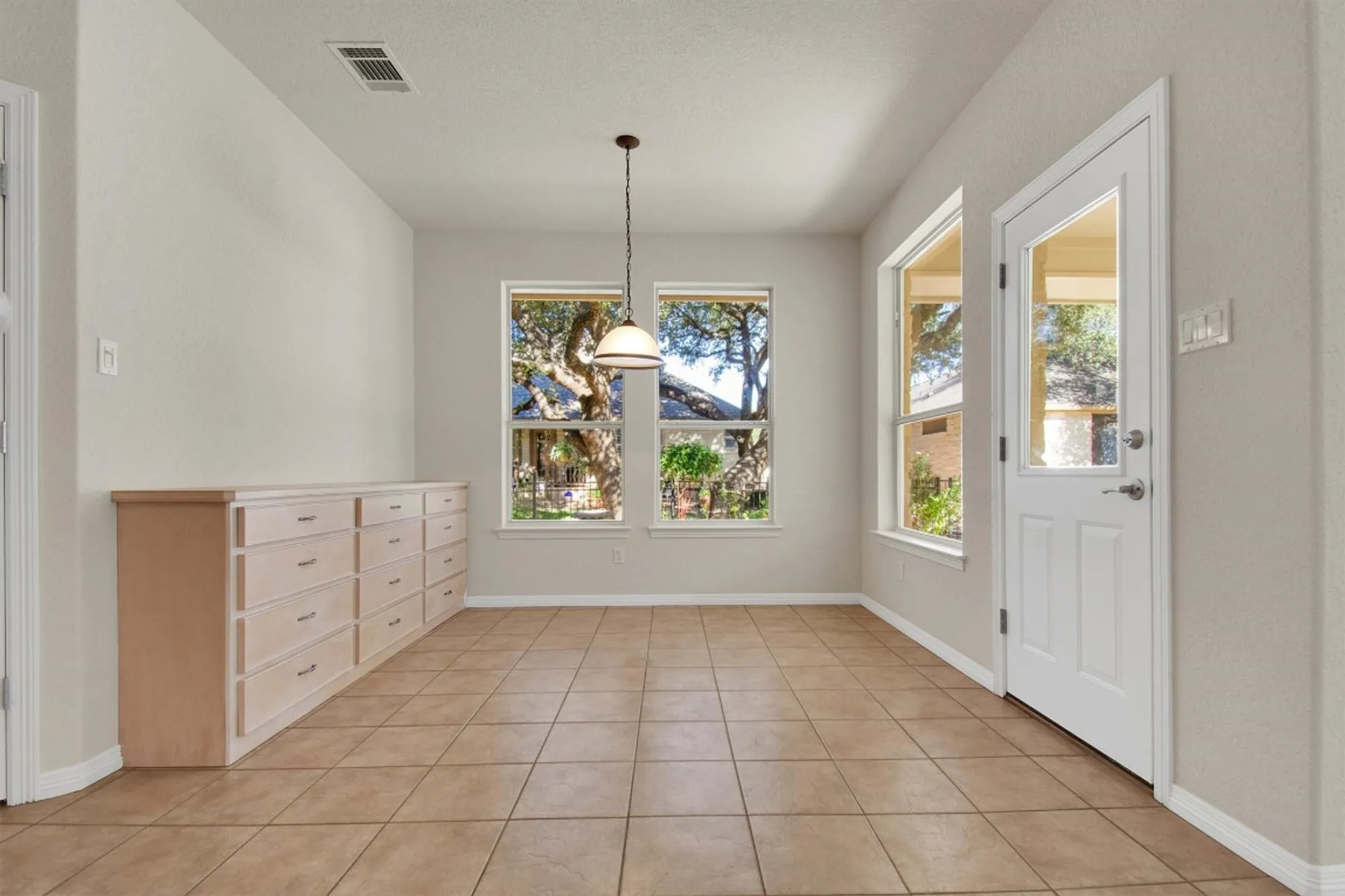 Property Slideshow image 14 of 34 | 102 lavaca ln, Georgetown, TX, 78628