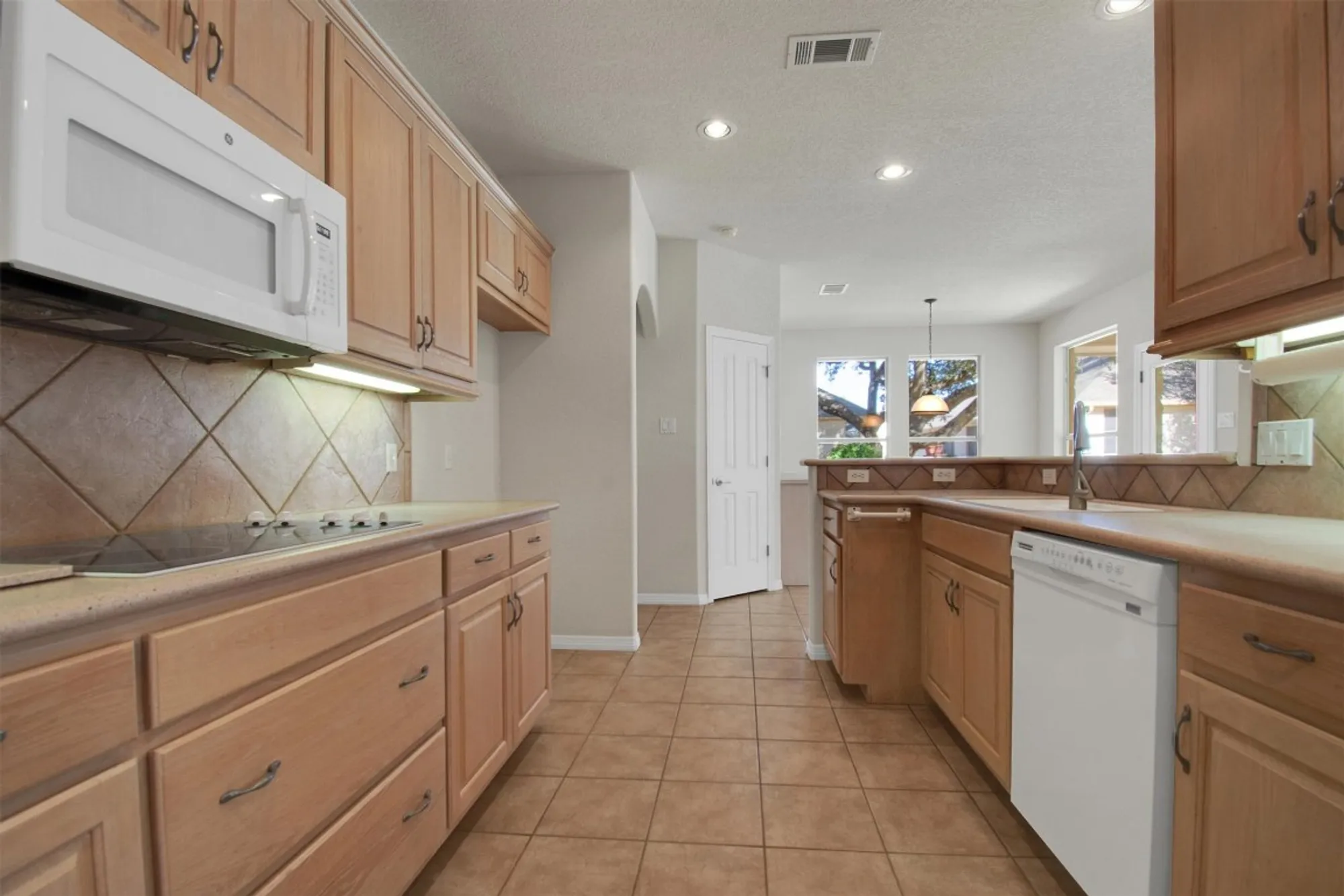 Property Slideshow image 12 of 34 | 102 lavaca ln, Georgetown, TX, 78628