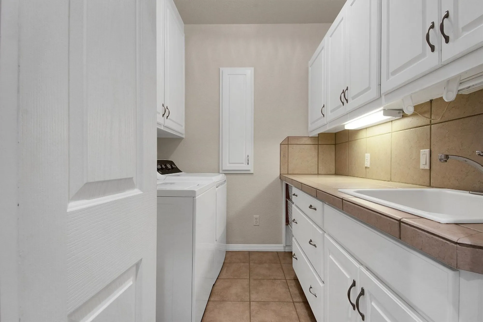 Property Slideshow image 28 of 34 | 102 lavaca ln, Georgetown, TX, 78628