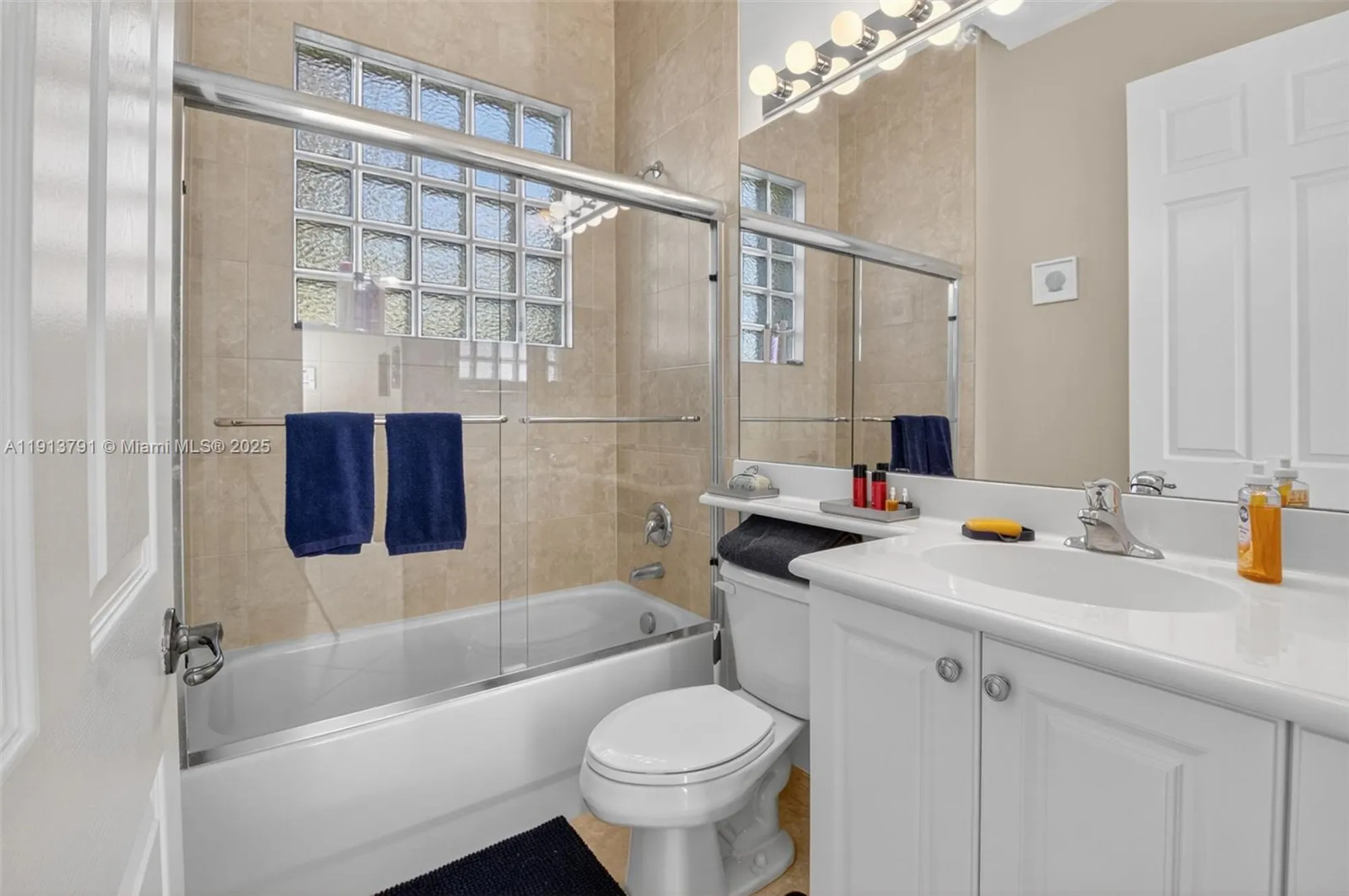 Property Slideshow image 16 of 72 | 6833 watertown dr, Boynton Beach, FL, 33437