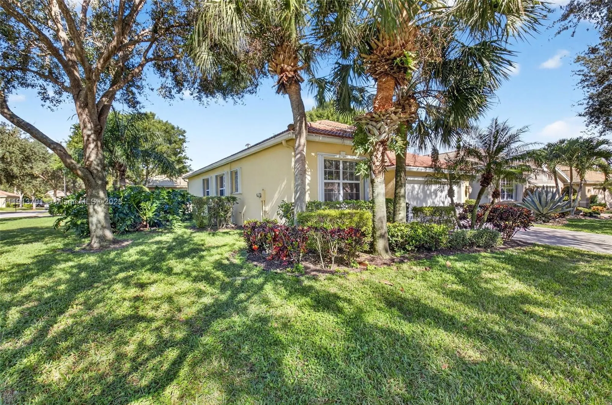 Property Slideshow image 27 of 72 | 6833 watertown dr, Boynton Beach, FL, 33437