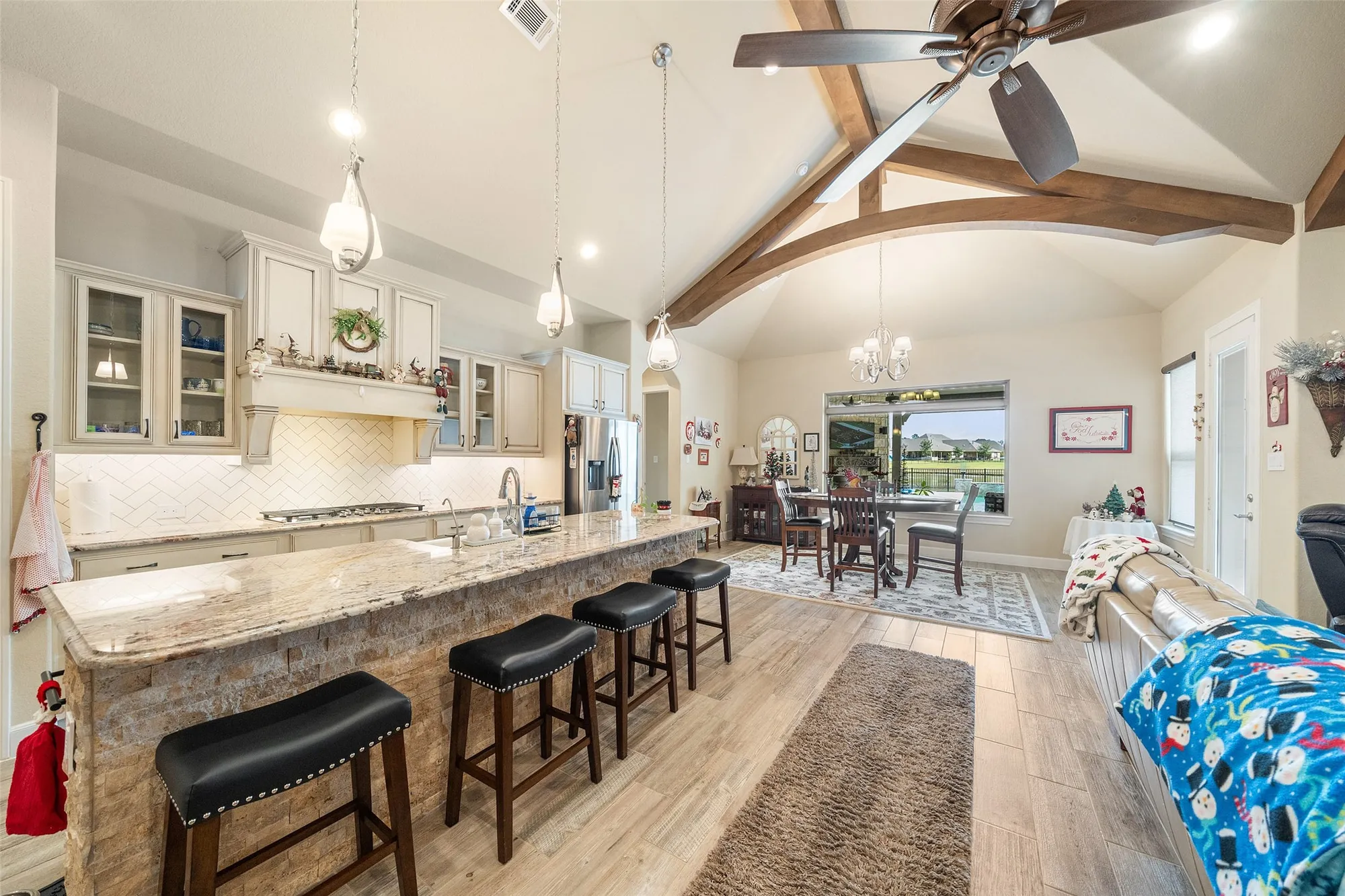 Property Slideshow image 10 of 37 | 5634 fountain villas way, Conroe, TX, 77304