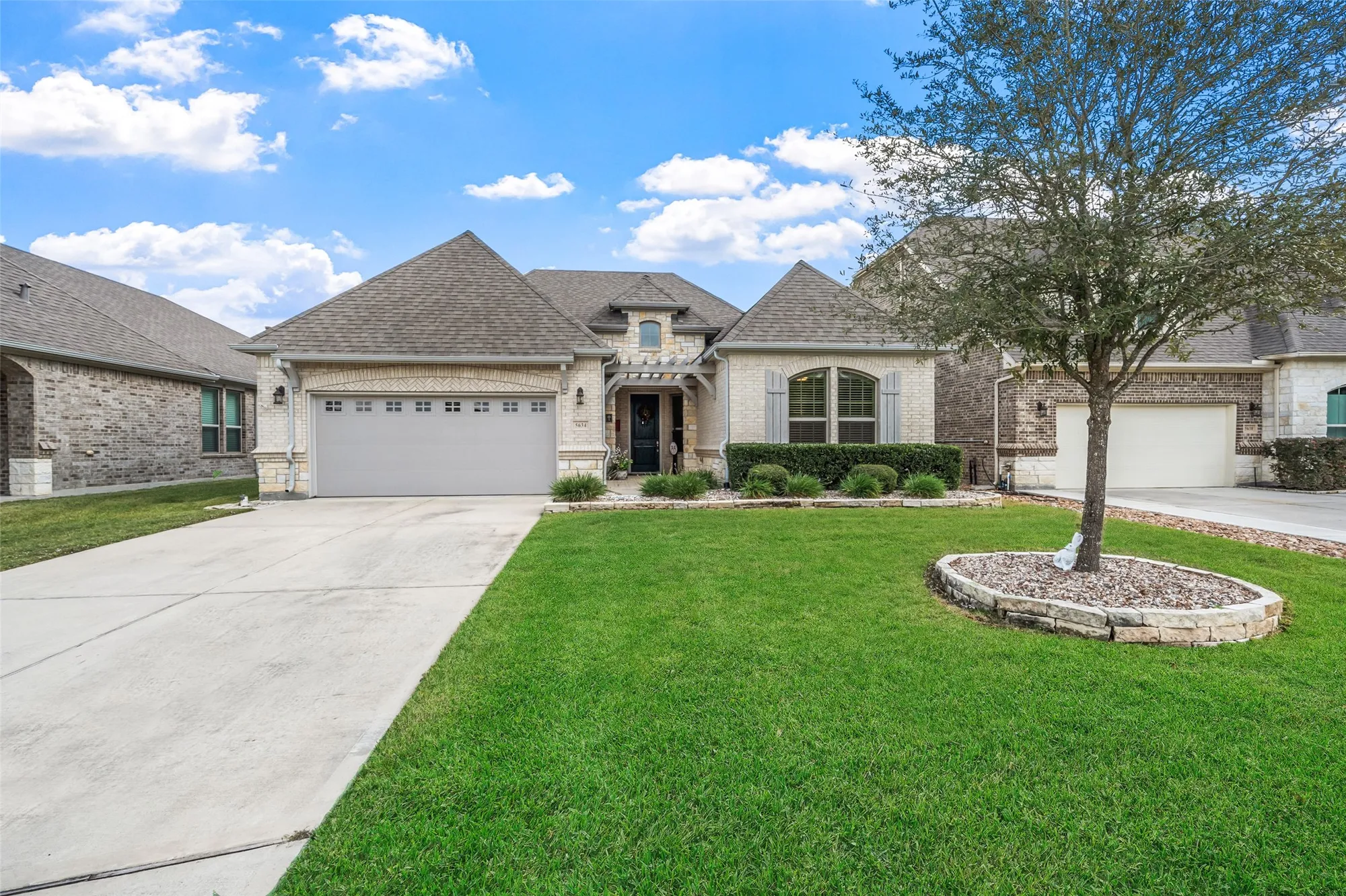 Property Slideshow image 2 of 37 | 5634 fountain villas way, Conroe, TX, 77304