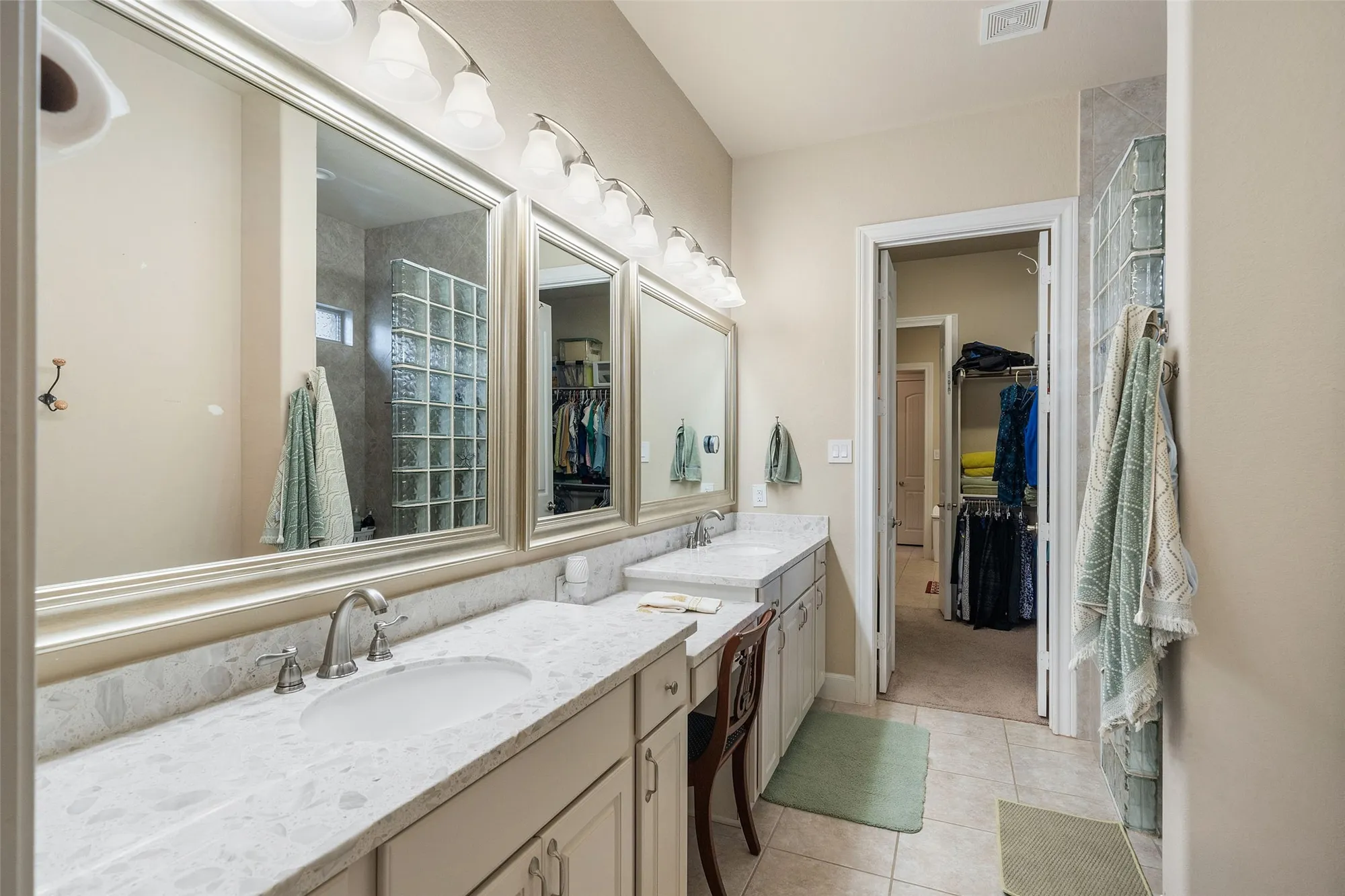 Property Slideshow image 21 of 37 | 5634 fountain villas way, Conroe, TX, 77304