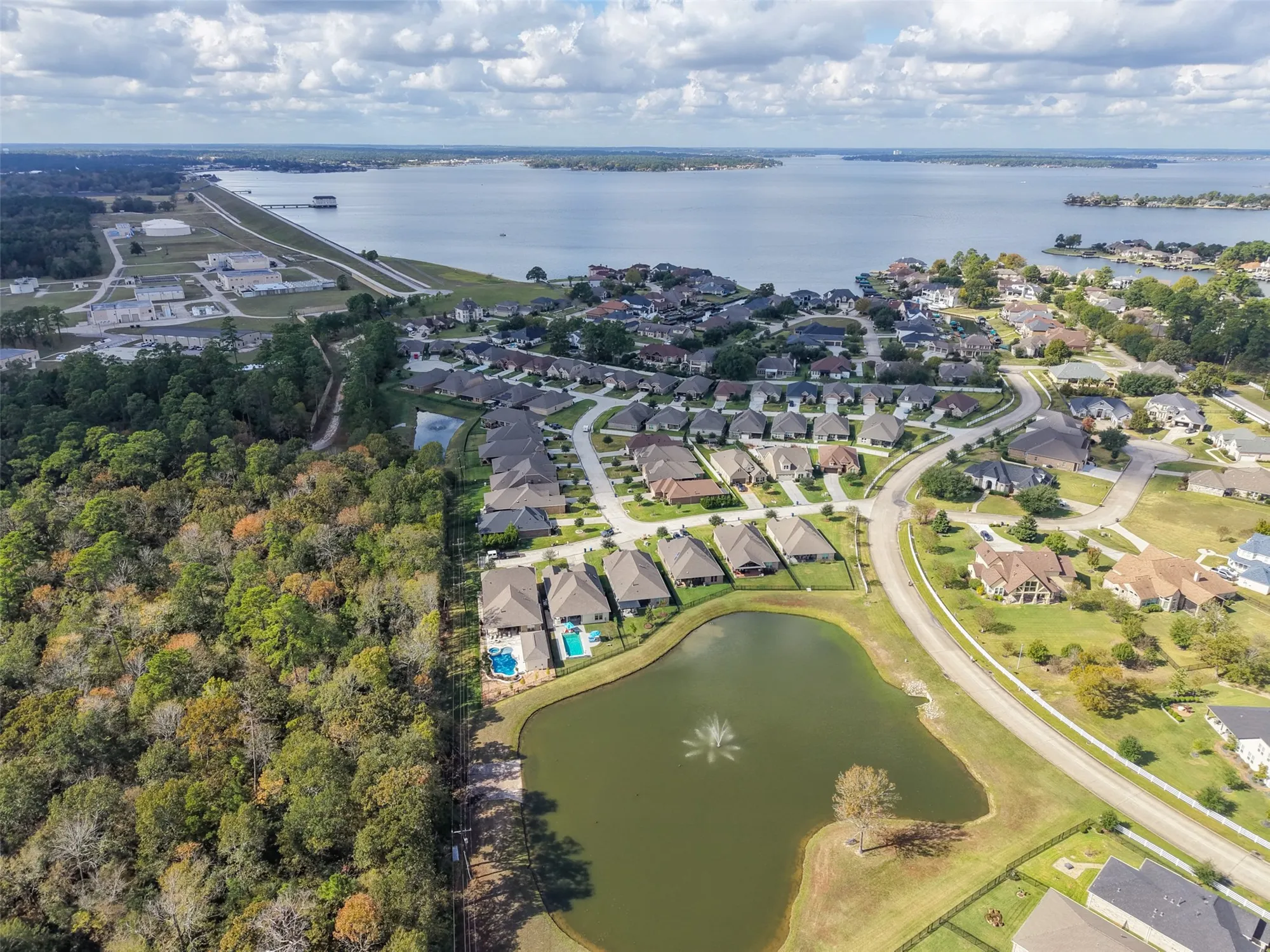 Property Slideshow image 34 of 37 | 5634 fountain villas way, Conroe, TX, 77304