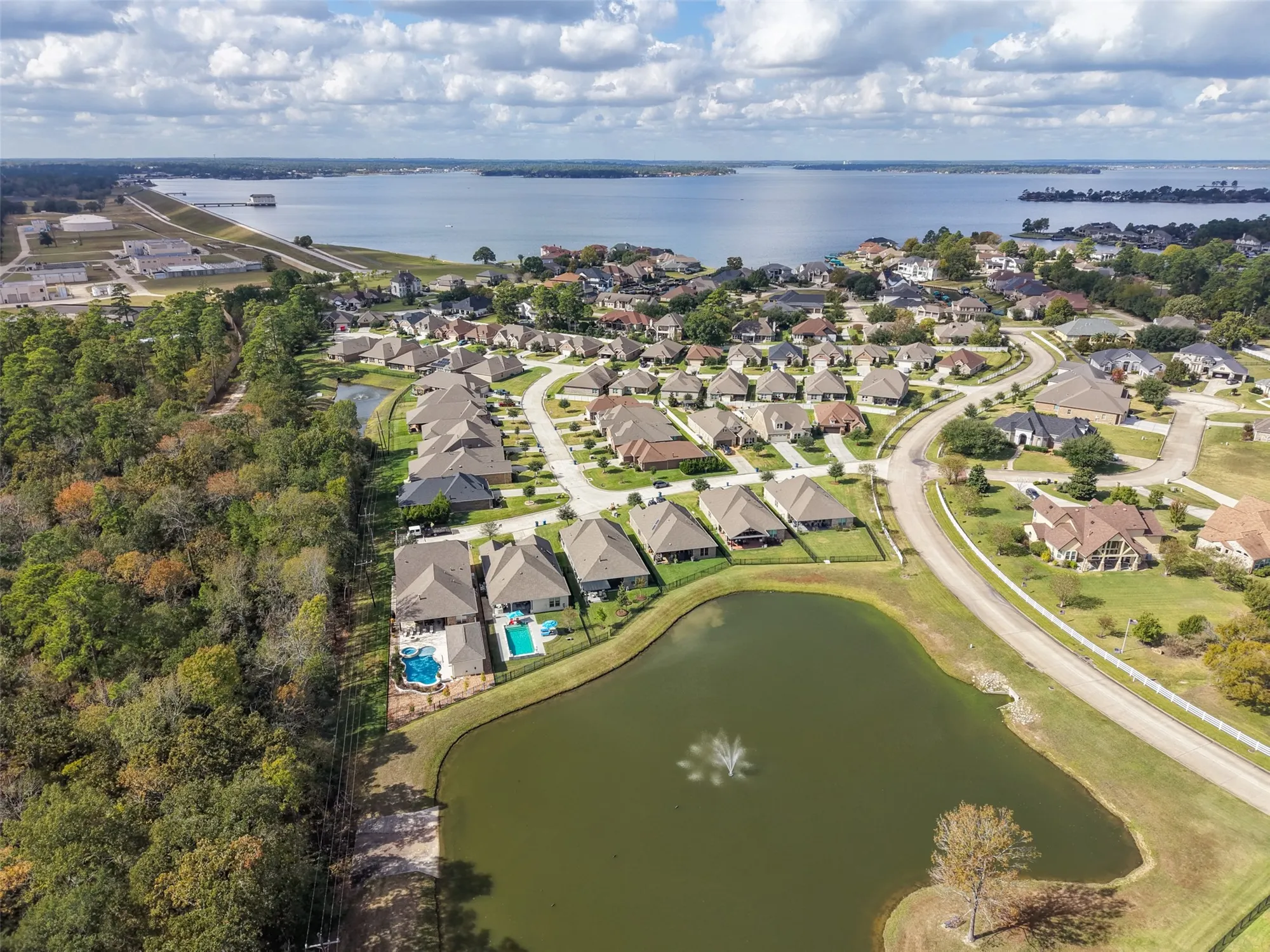 Property Slideshow image 36 of 37 | 5634 fountain villas way, Conroe, TX, 77304