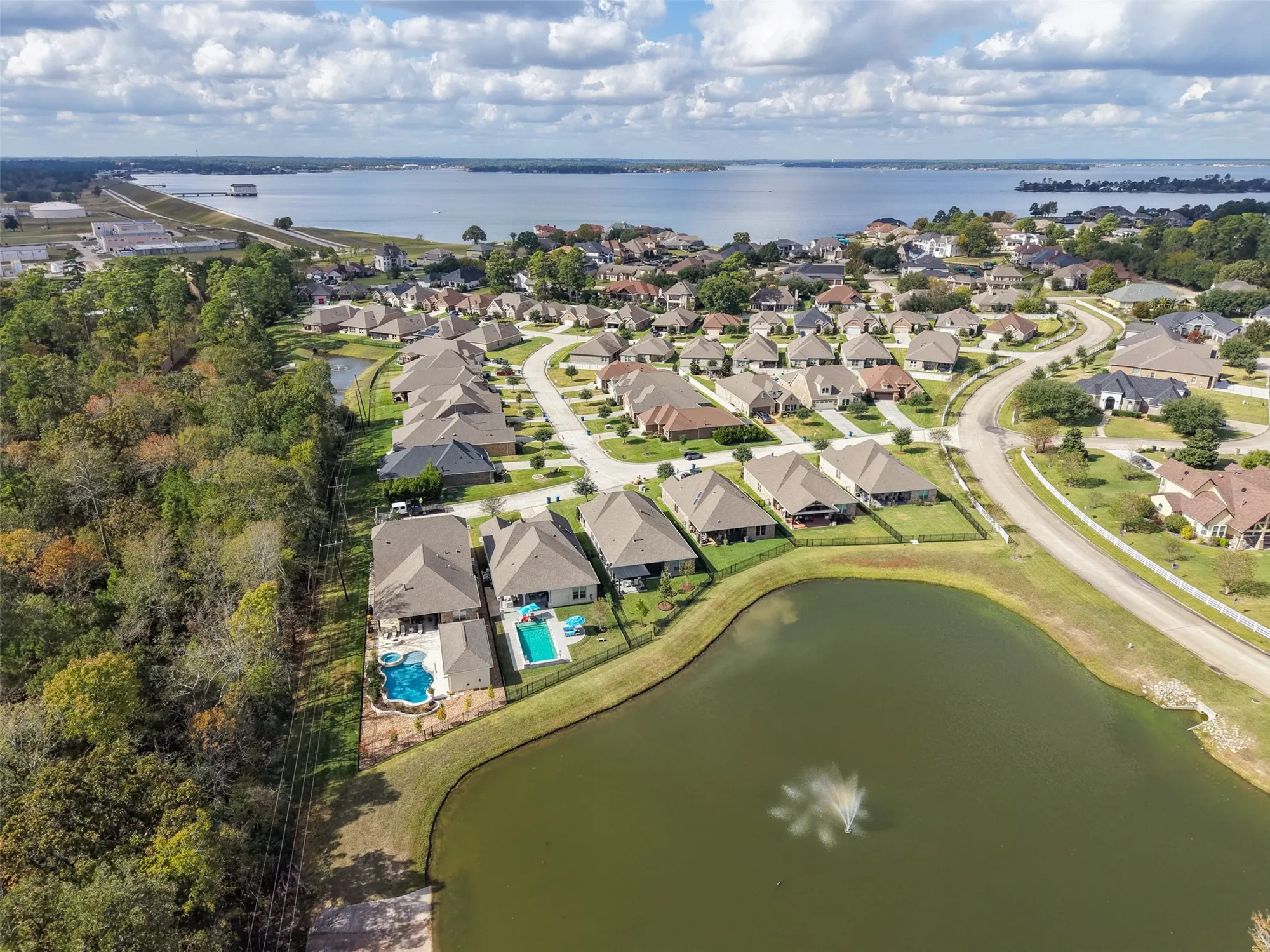 Property Slideshow image 37 of 37 | 5634 fountain villas way, Conroe, TX, 77304