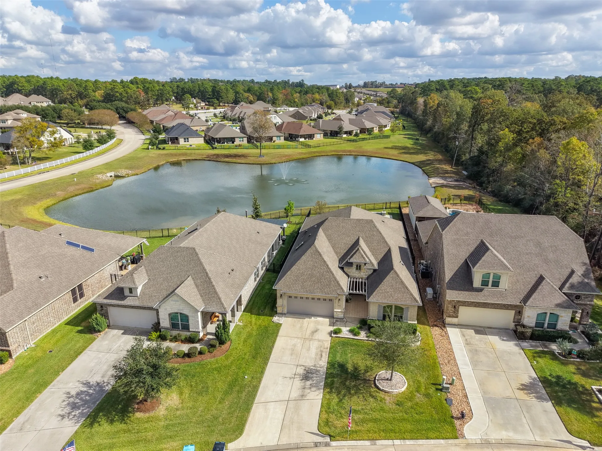 Property Slideshow image 31 of 37 | 5634 fountain villas way, Conroe, TX, 77304