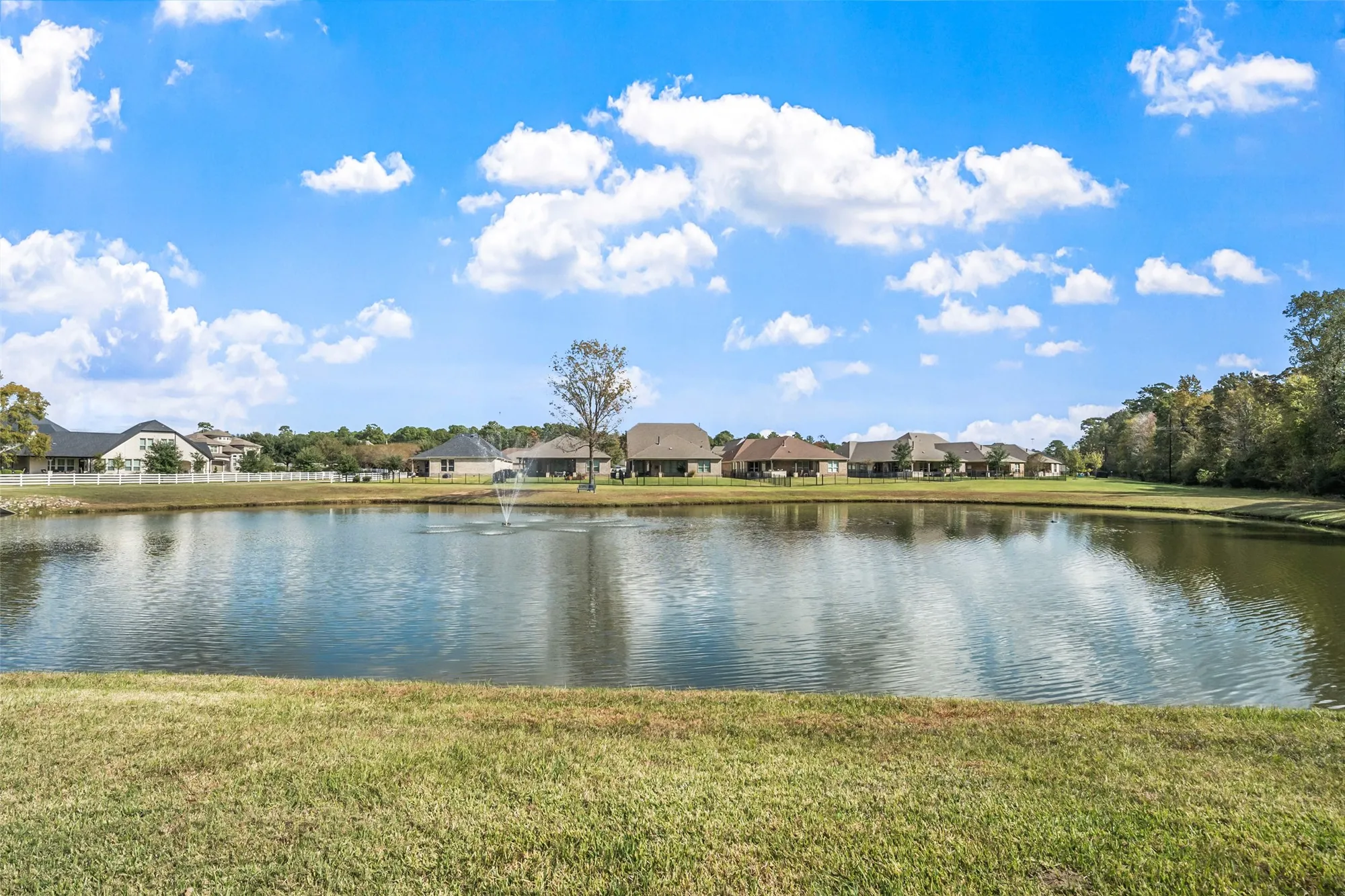 Property Slideshow image 32 of 37 | 5634 fountain villas way, Conroe, TX, 77304