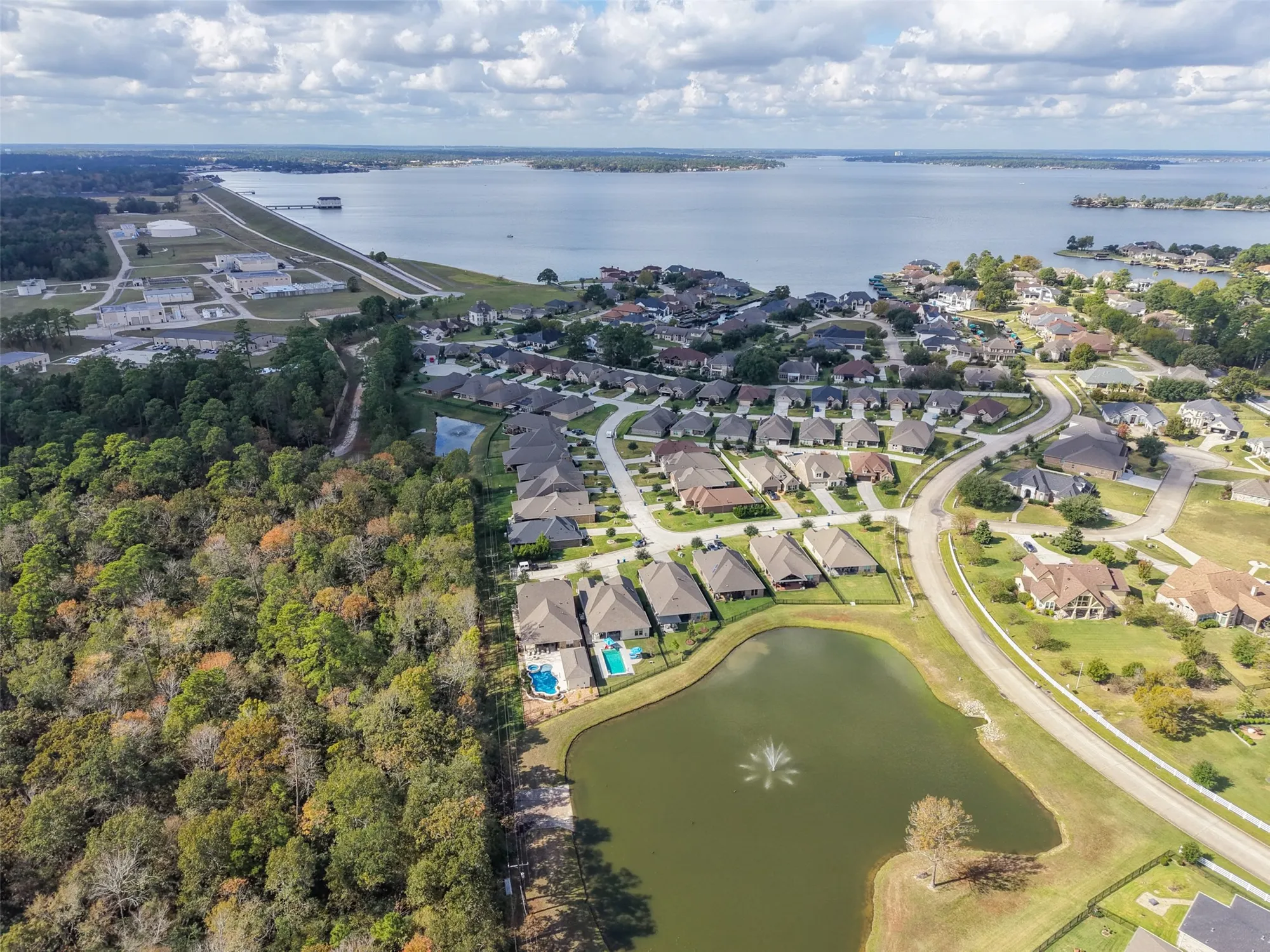 Property Slideshow image 33 of 37 | 5634 fountain villas way, Conroe, TX, 77304