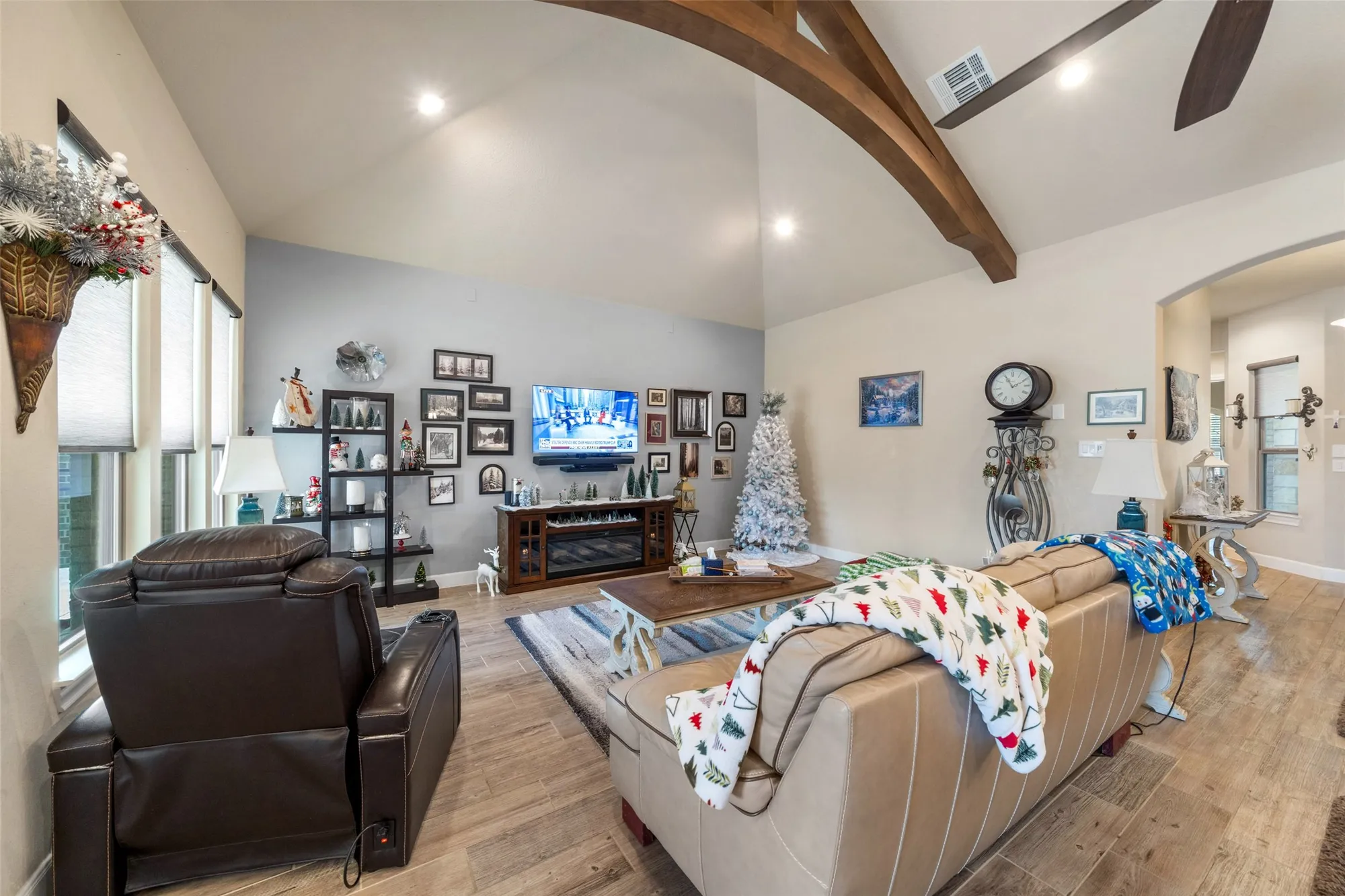 Property Slideshow image 5 of 37 | 5634 fountain villas way, Conroe, TX, 77304