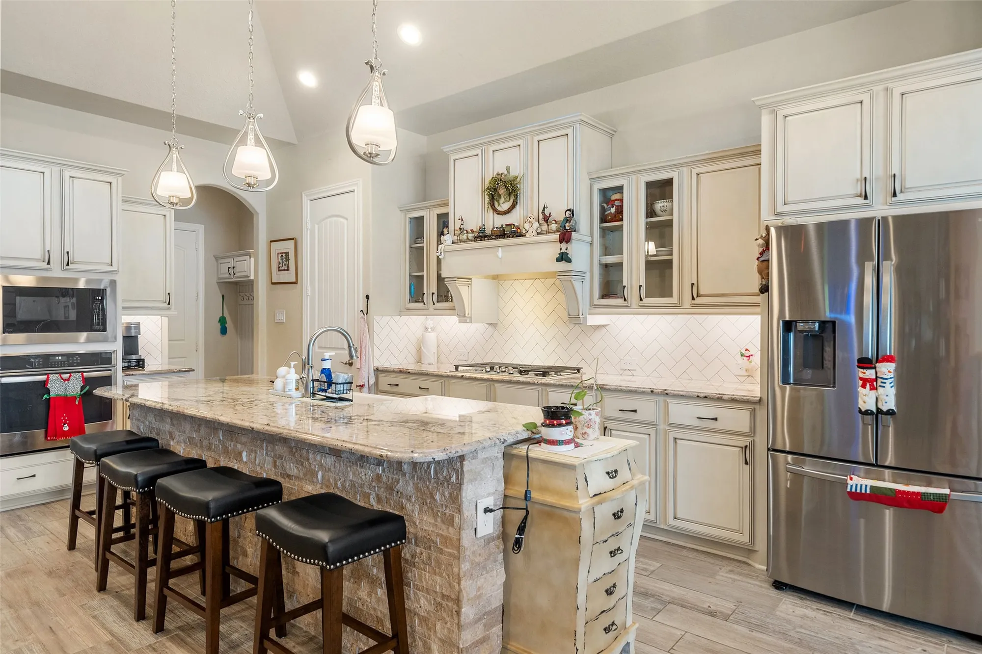 Property Slideshow image 6 of 37 | 5634 fountain villas way, Conroe, TX, 77304