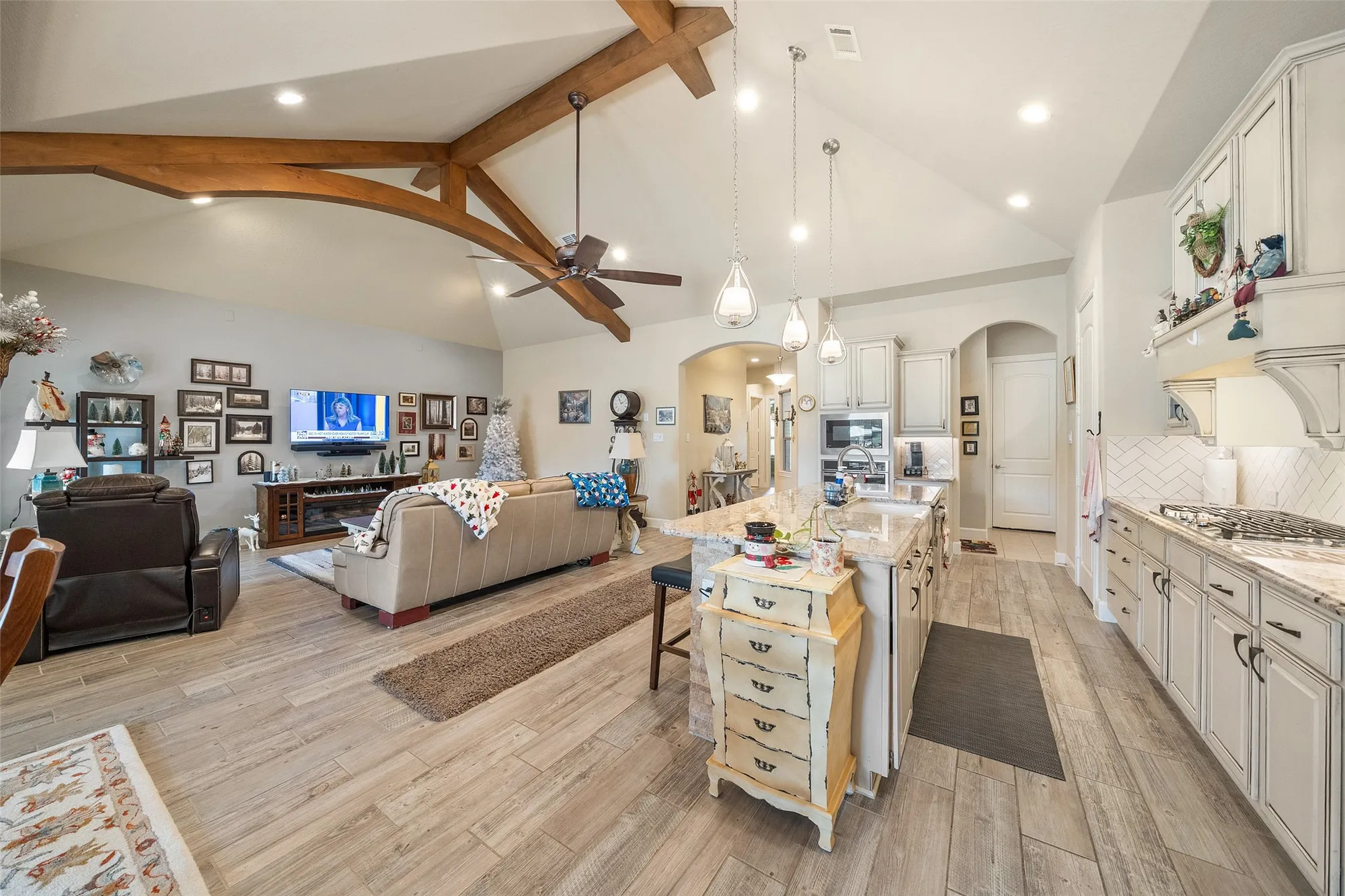 Property Slideshow image 9 of 37 | 5634 fountain villas way, Conroe, TX, 77304