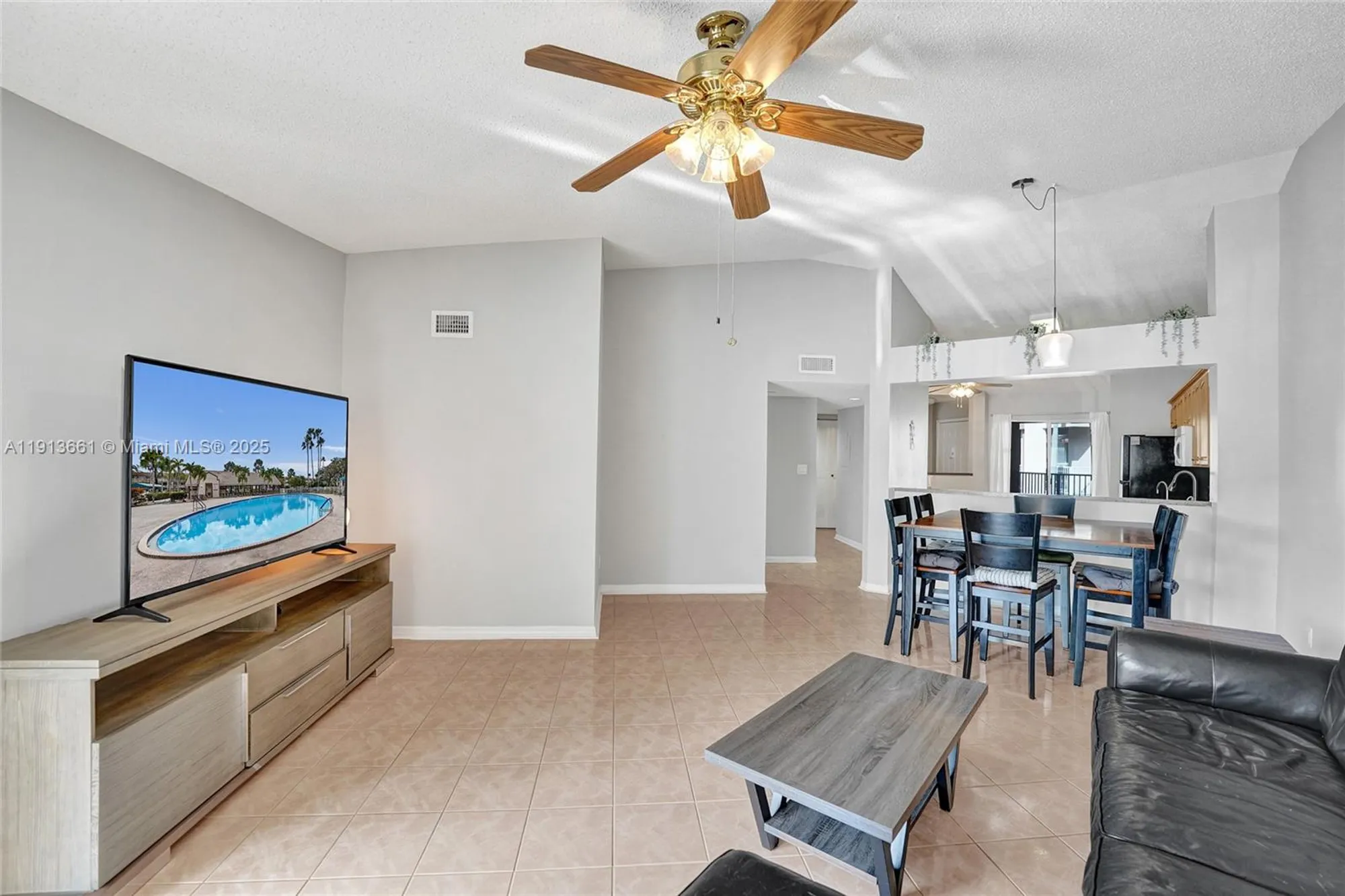 Property Slideshow image 15 of 38 | 7331 s devon dr # 215, Tamarac, FL, 33321
