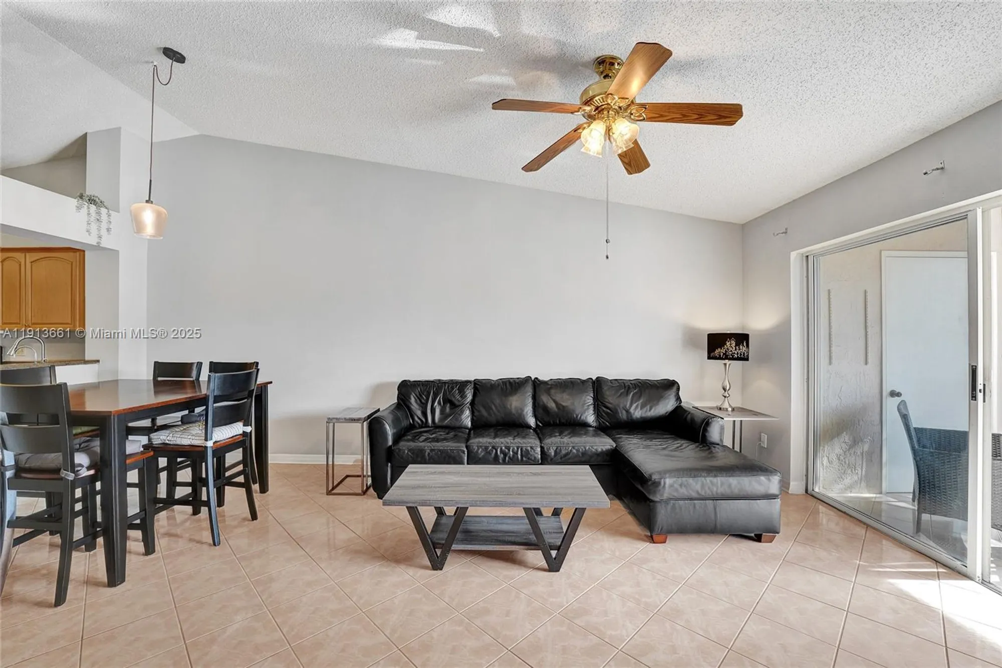Property Slideshow image 17 of 38 | 7331 s devon dr # 215, Tamarac, FL, 33321