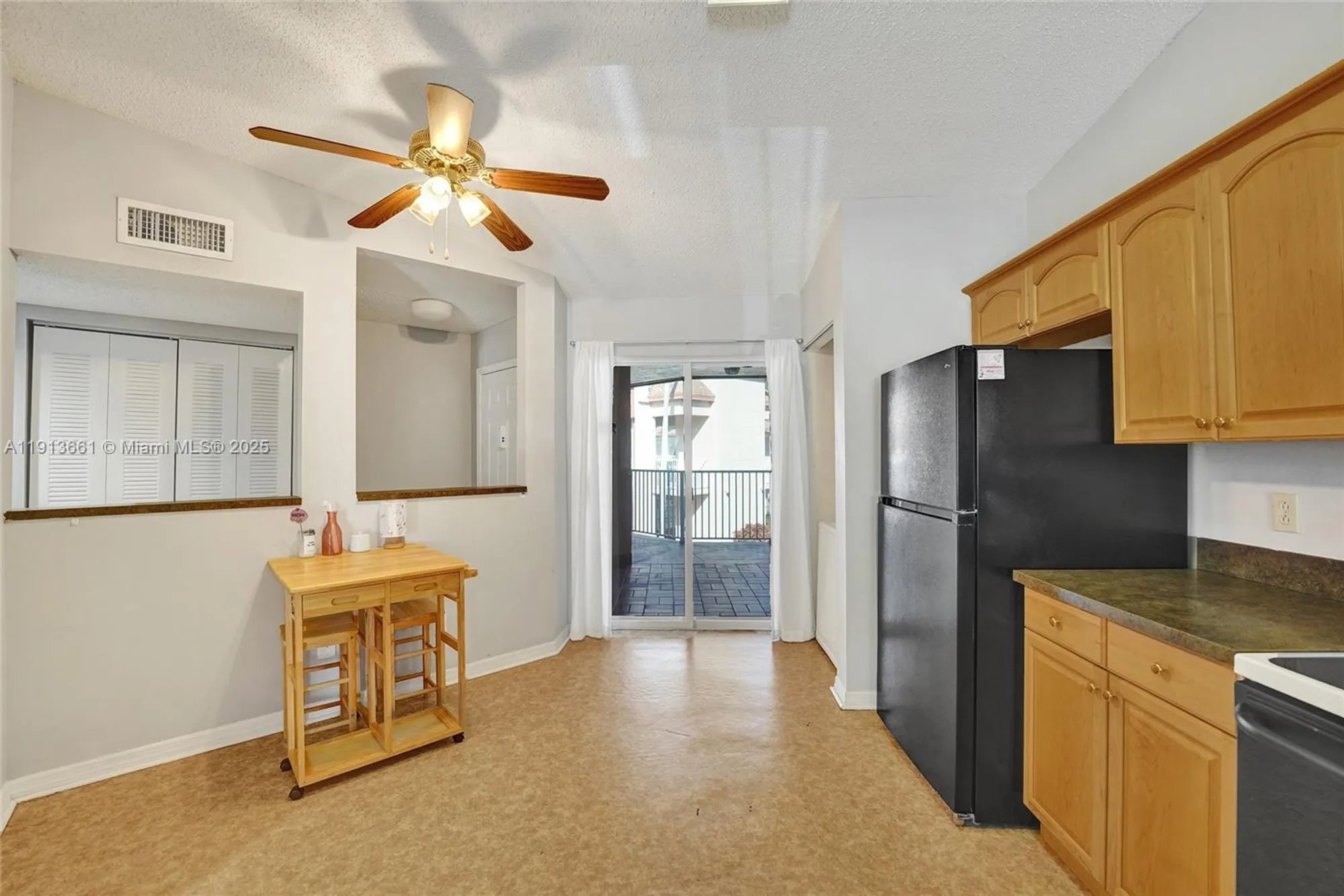Property Slideshow image 11 of 38 | 7331 s devon dr # 215, Tamarac, FL, 33321