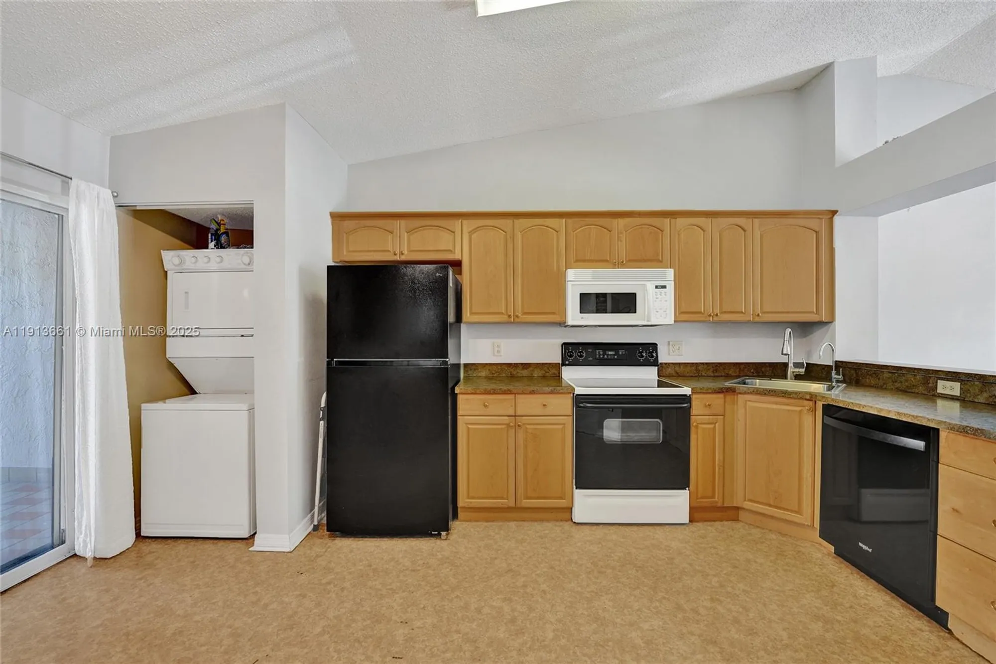 Property Slideshow image 12 of 38 | 7331 s devon dr # 215, Tamarac, FL, 33321