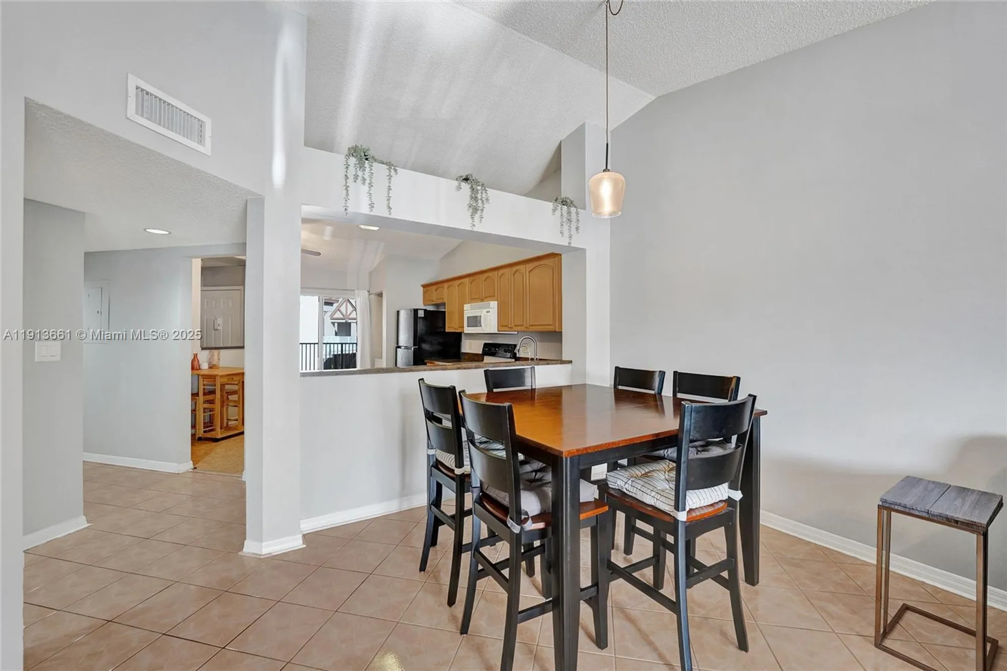 Property Slideshow image 13 of 38 | 7331 s devon dr # 215, Tamarac, FL, 33321