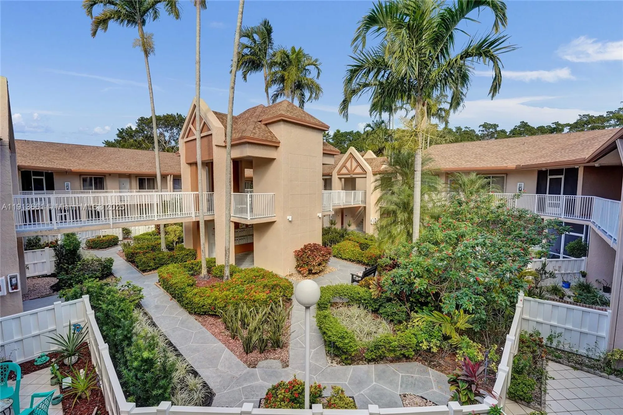 Property Slideshow image 2 of 38 | 7331 s devon dr # 215, Tamarac, FL, 33321