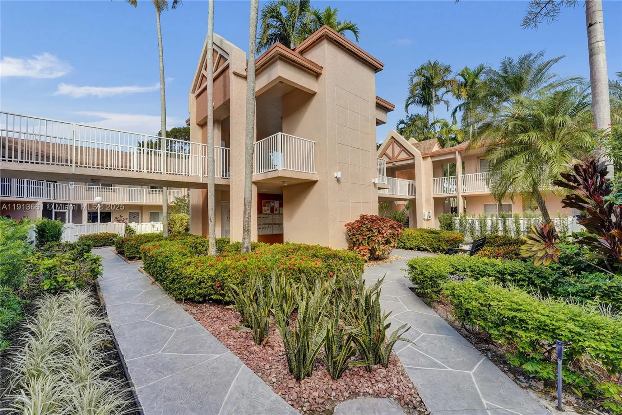 Property Slideshow image 35 of 38 | 7331 s devon dr # 215, Tamarac, FL, 33321