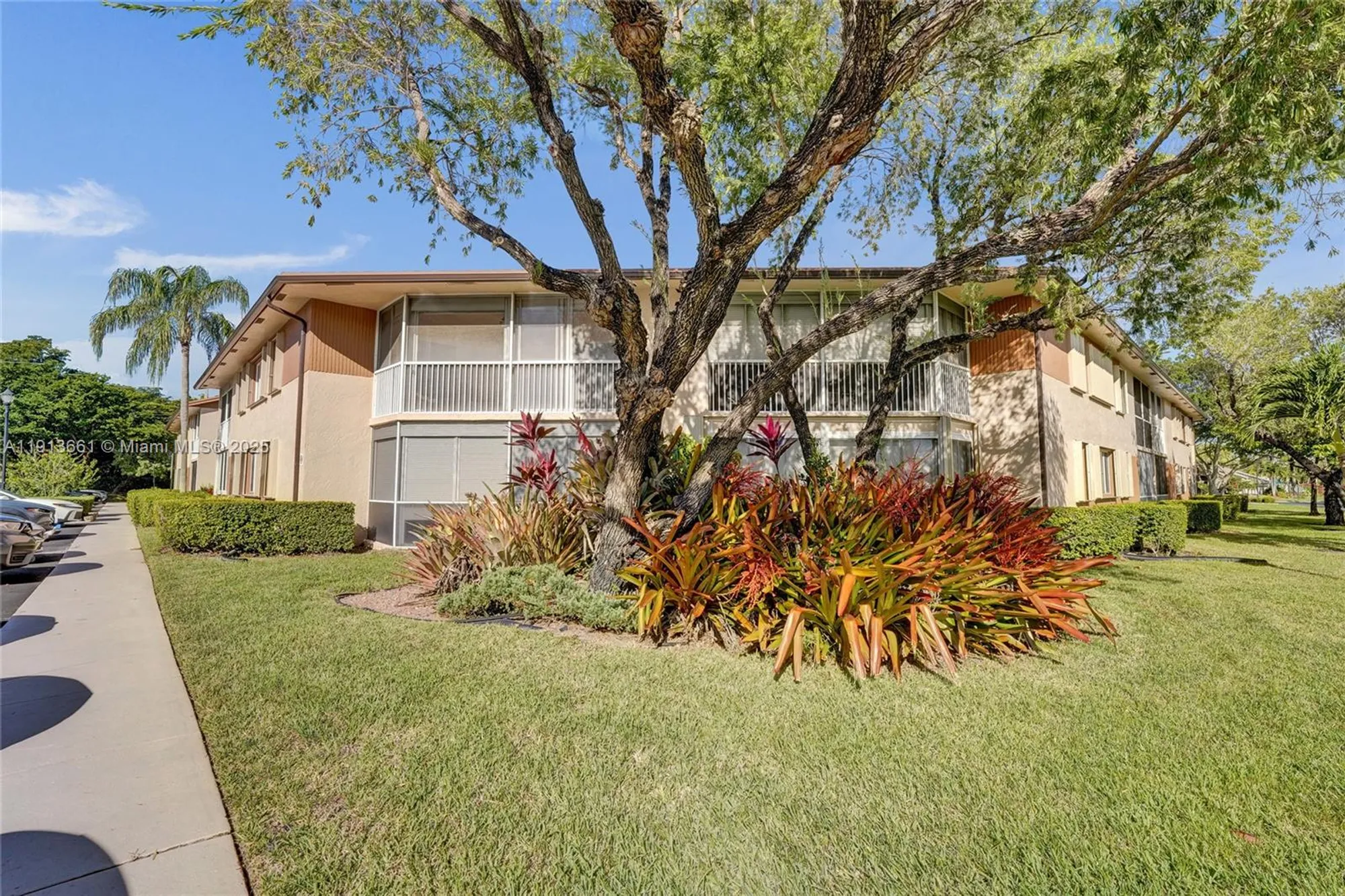Property Slideshow image 31 of 38 | 7331 s devon dr # 215, Tamarac, FL, 33321