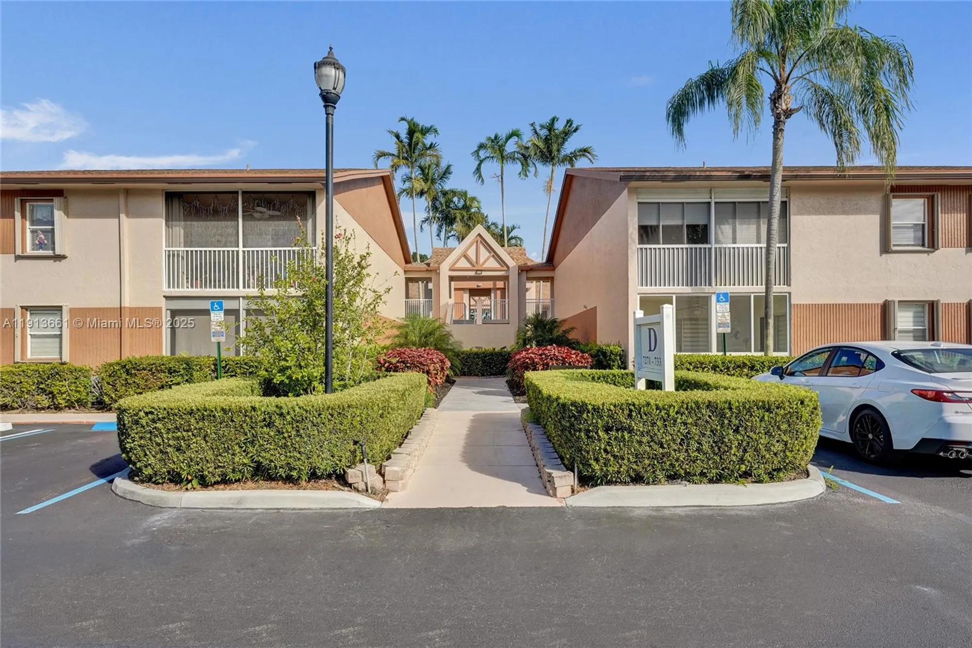 Property Slideshow image 33 of 38 | 7331 s devon dr # 215, Tamarac, FL, 33321